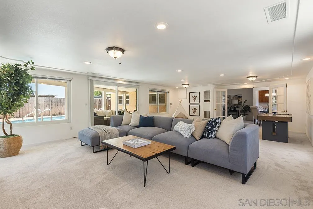 https://cdn.realtyfeed.com/cdn/127/250032216/78dffd5837d656ccbe3b400a833fd67f.webp