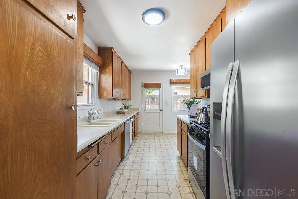 https://cdn.realtyfeed.com/cdn/127/250032216/b4392a97dfdbb1fb44f3f3228fbab45e.webp