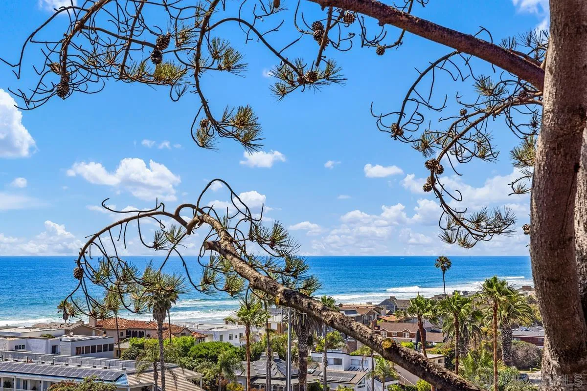 https://cdn.realtyfeed.com/cdn/127/250032225/65536c9ff0f4e04cca85cde12e2e49ee.webp