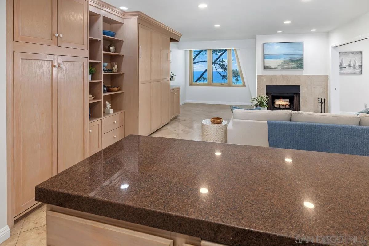 https://cdn.realtyfeed.com/cdn/127/250032225/6c9d0494d234208a94ca5bc88708bbc7.webp