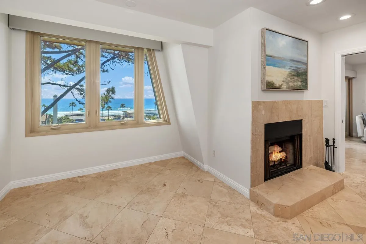 https://cdn.realtyfeed.com/cdn/127/250032225/c3444f986b5c998d9ebe624bb38cea7a.webp