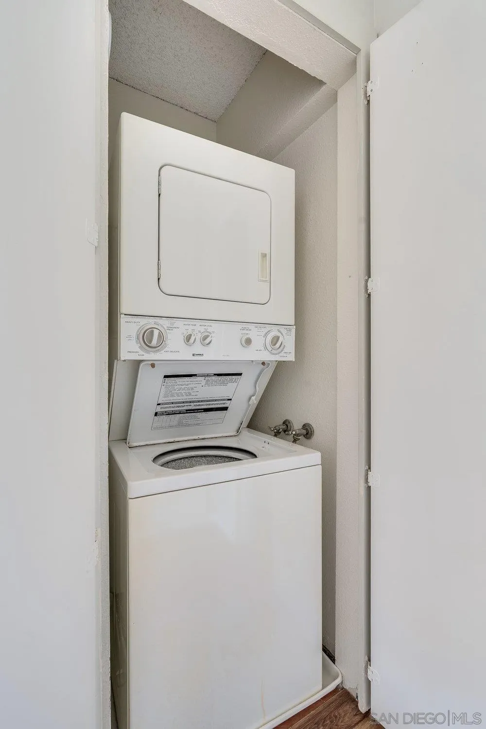 https://cdn.realtyfeed.com/cdn/127/250032229/d42586ade69cfc9b81339b6d392d0e3b.webp
