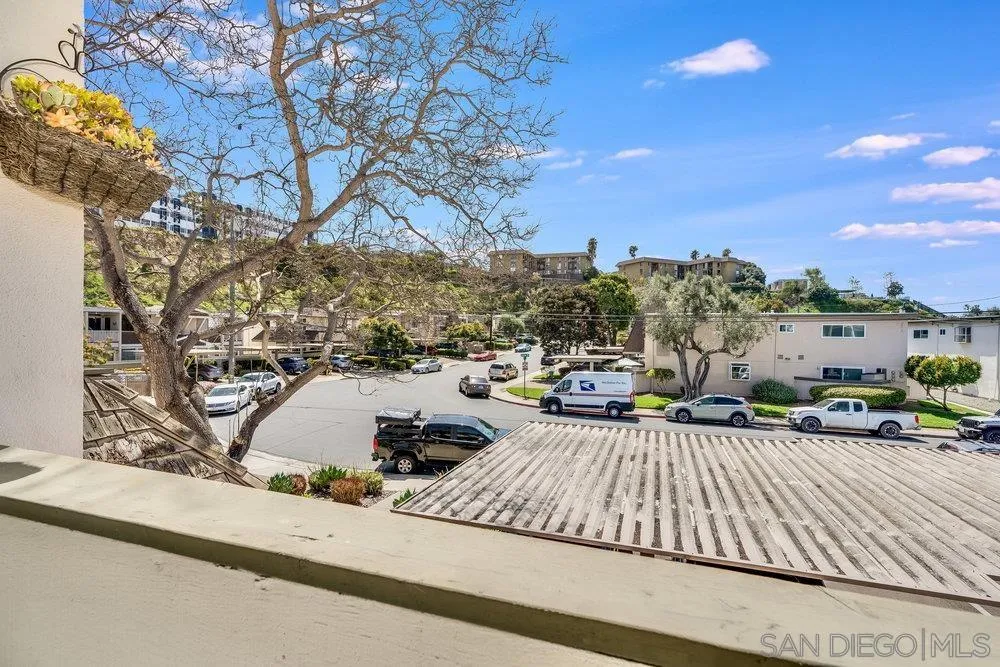 https://cdn.realtyfeed.com/cdn/127/250032229/f83b5735ab7d674f6b80dab1ca09fec8.webp