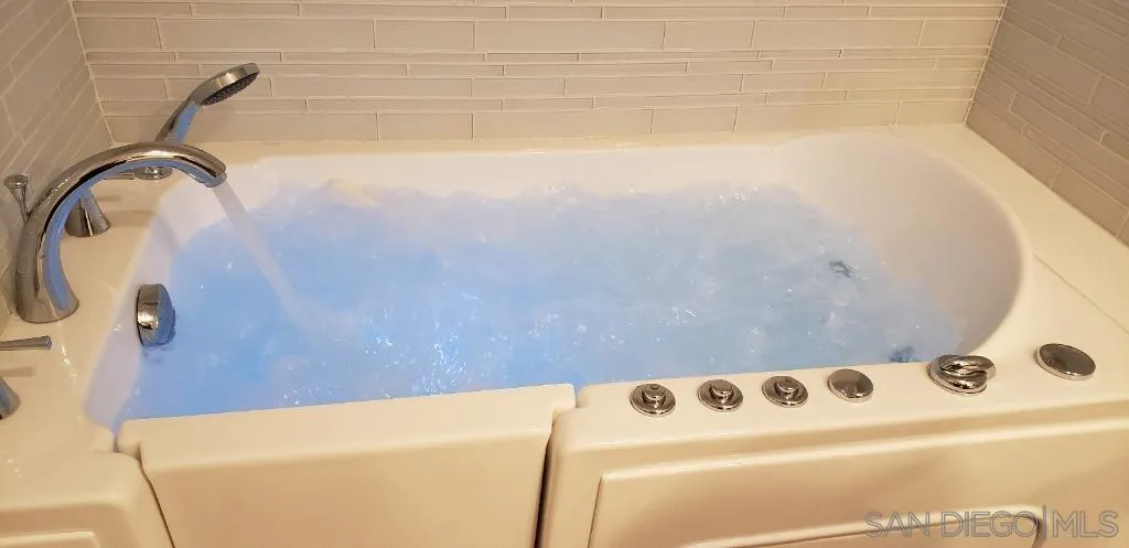 https://cdn.realtyfeed.com/cdn/127/250032235/731b6fe5048fbc2cc4ecd1189be9c53e.webp