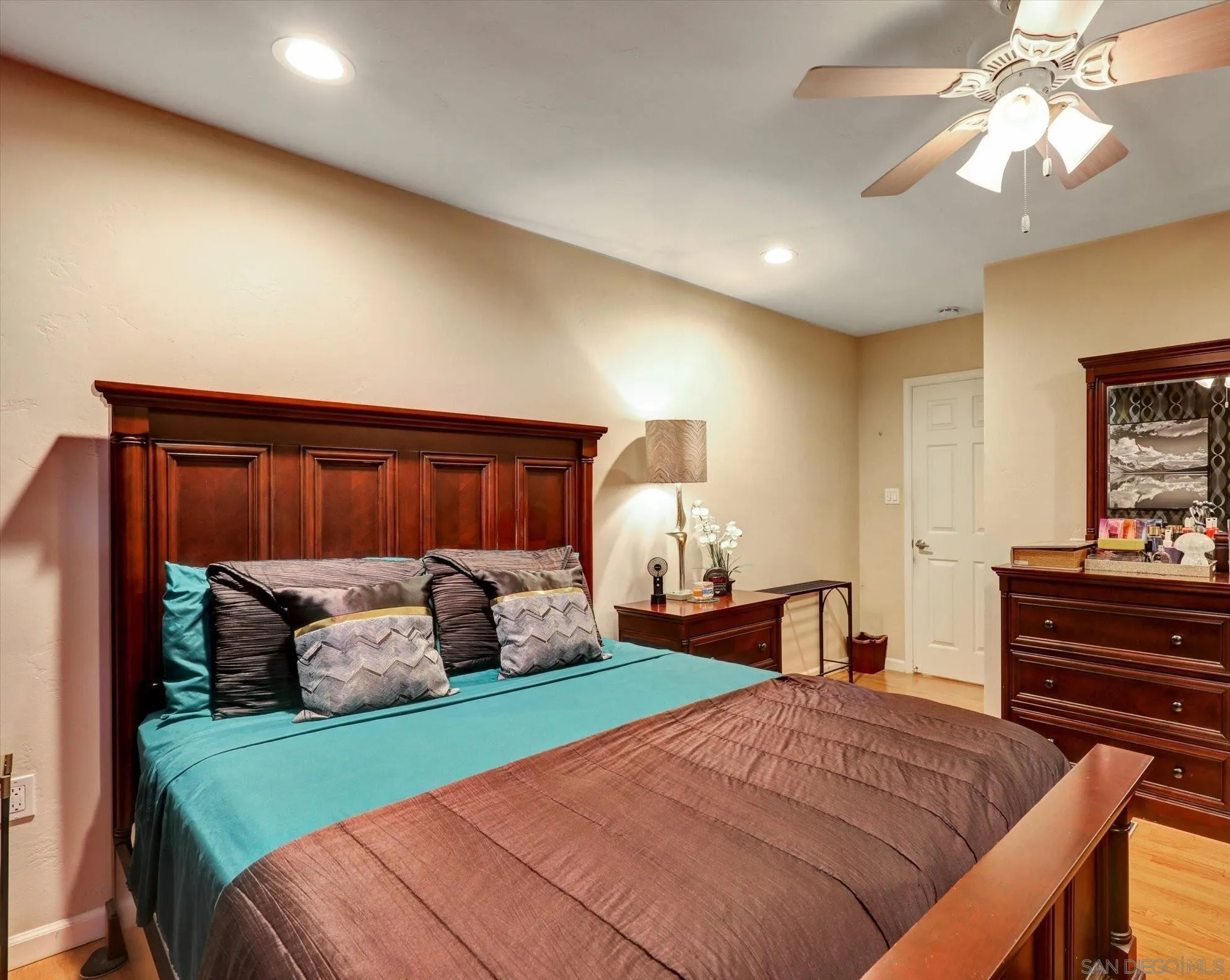https://cdn.realtyfeed.com/cdn/127/250032236/70377b3b9e1c97bac6a8a227032e647e.webp