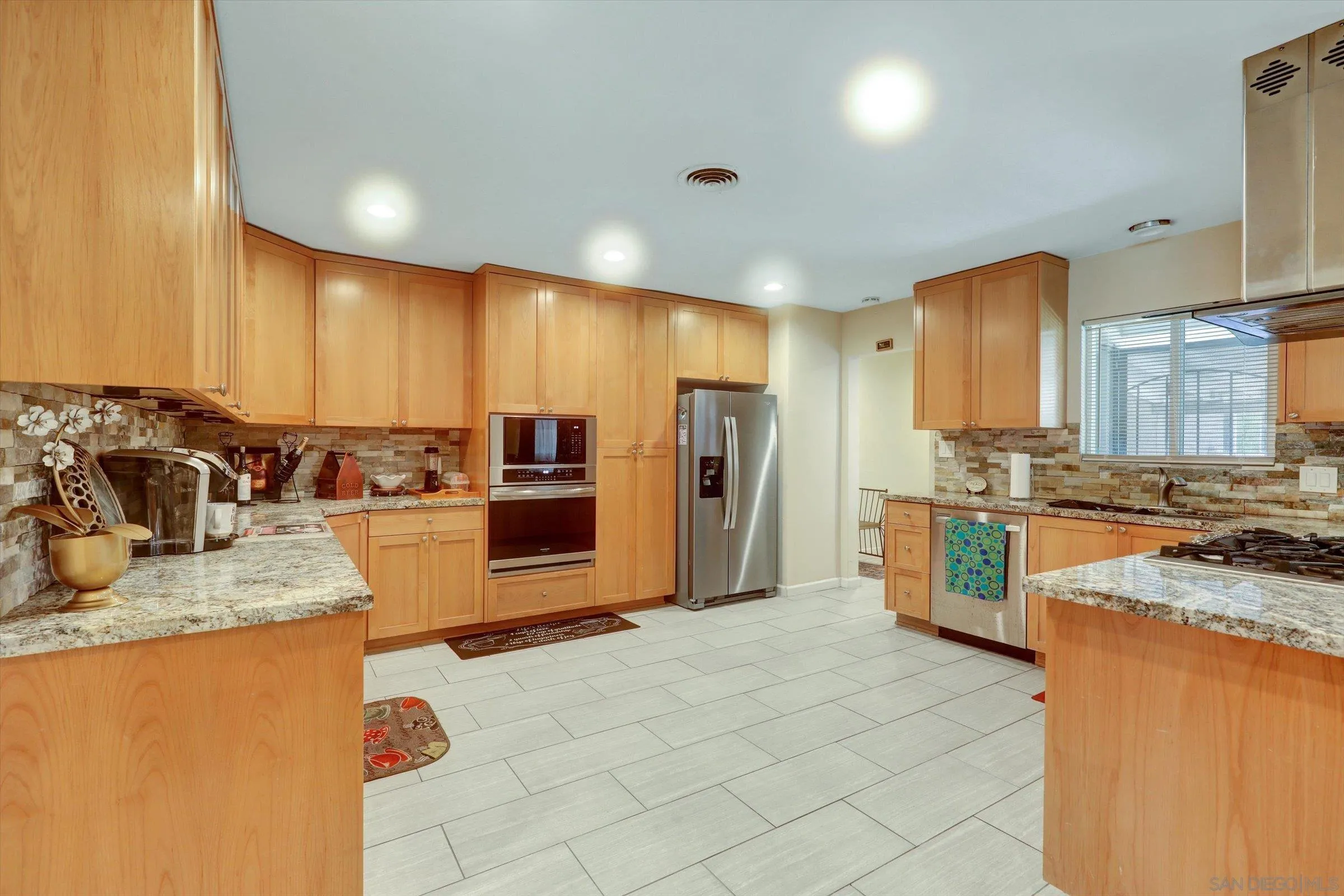 https://cdn.realtyfeed.com/cdn/127/250032236/eb04fbc44314076da31967288da2da99.webp