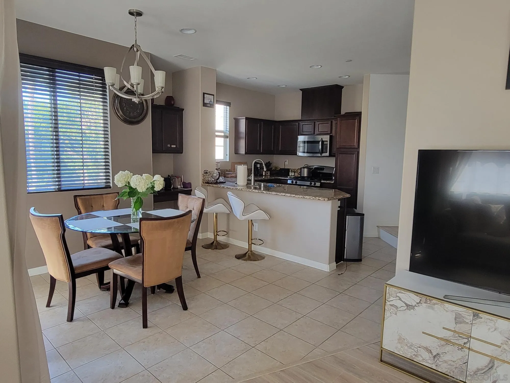 Photo #2: 250032239 Listing 