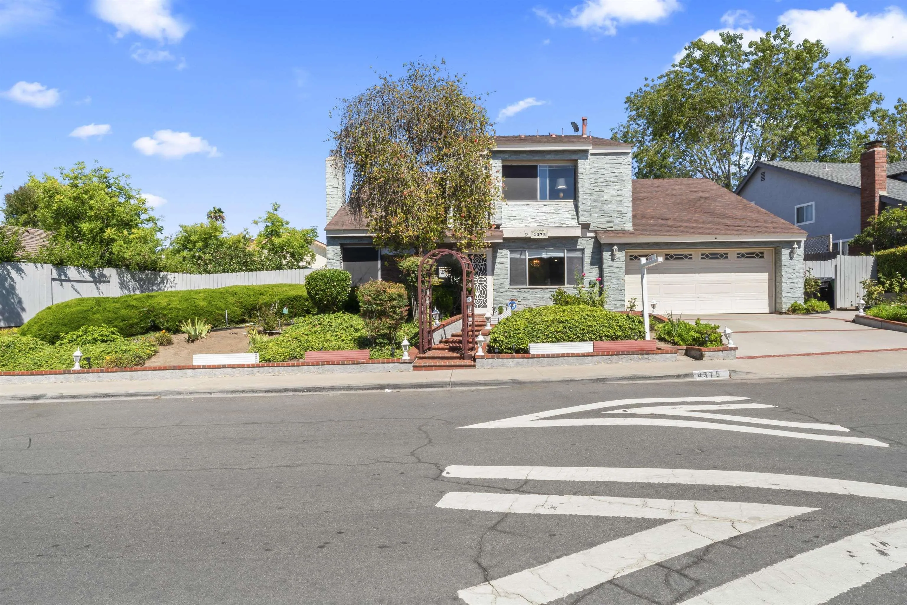 https://cdn.realtyfeed.com/cdn/127/250032266/0b861c15c2bc2faba4536b6ec1332514.webp