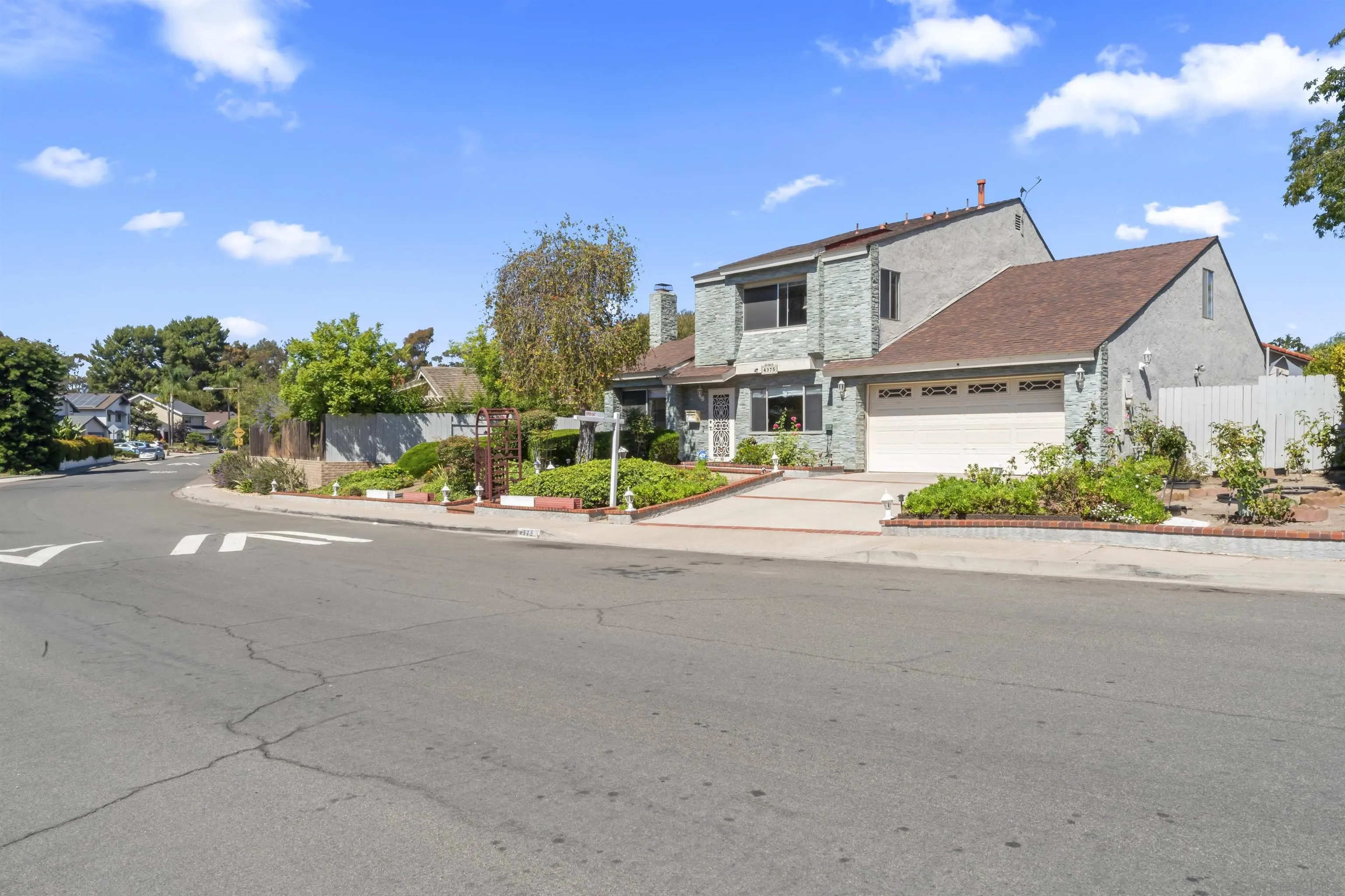 https://cdn.realtyfeed.com/cdn/127/250032266/1eecc896bee0f16828ddc1ca412fd9b3.webp