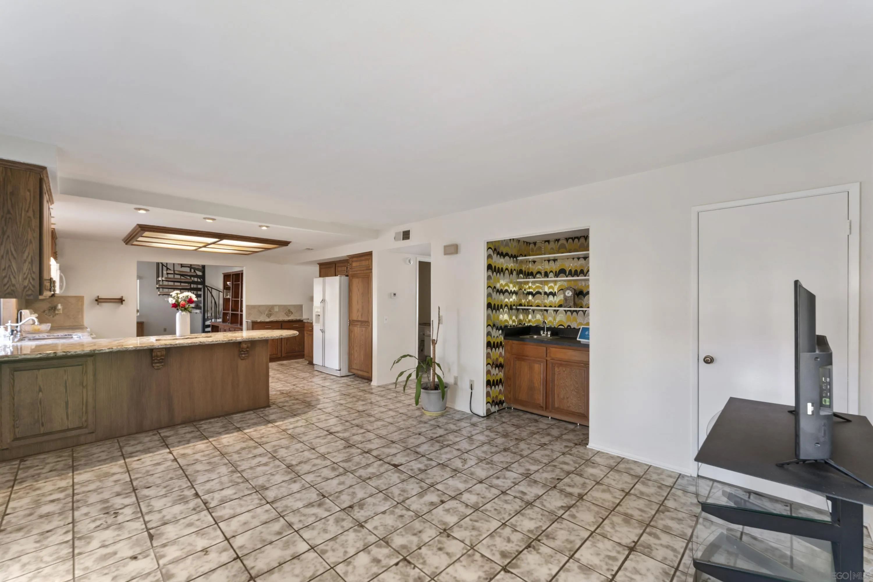 https://cdn.realtyfeed.com/cdn/127/250032266/205f2e2bab4344eab469af96eff1f90e.webp