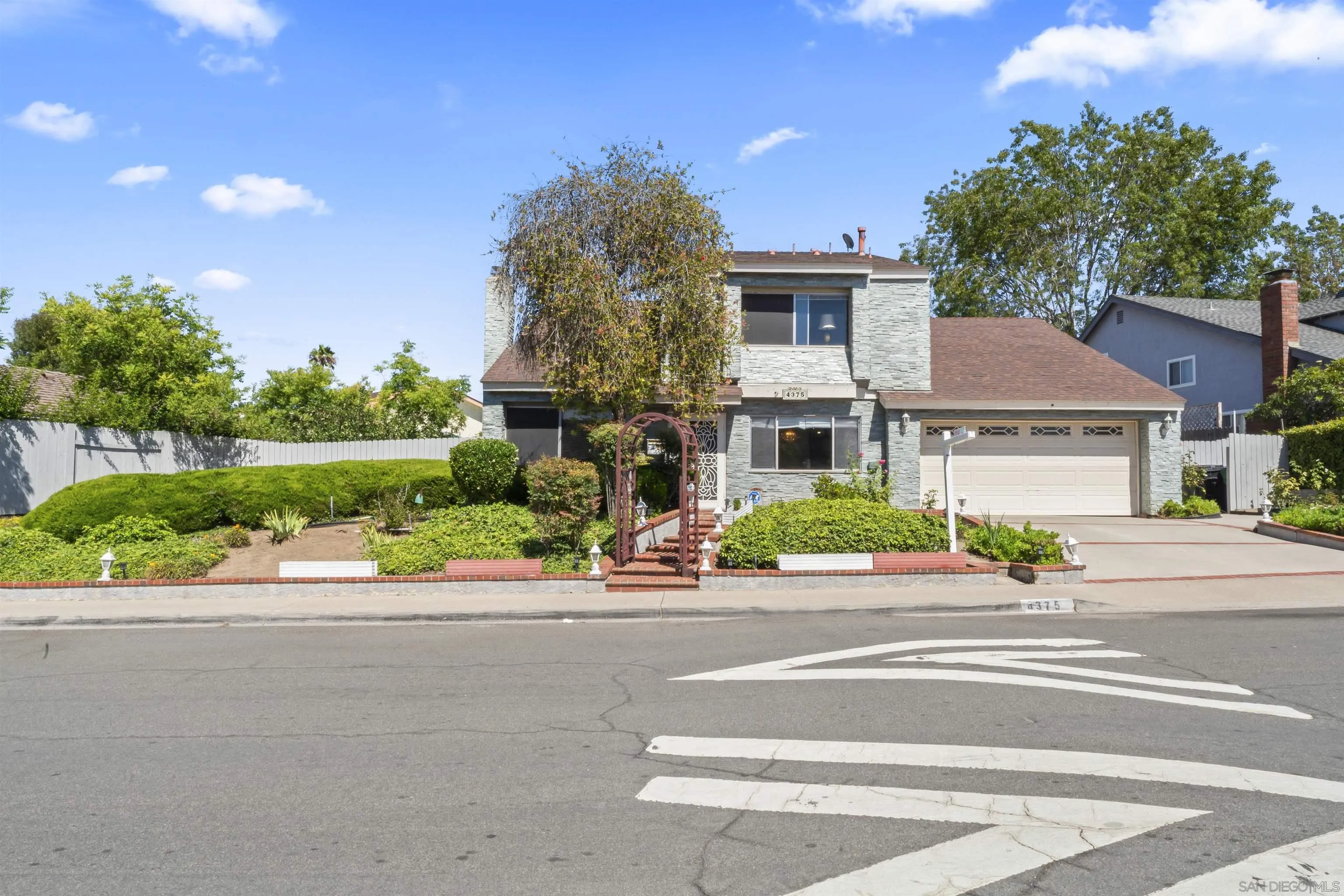 https://cdn.realtyfeed.com/cdn/127/250032266/3f837bef35651e5015acf773e281bdd7.webp