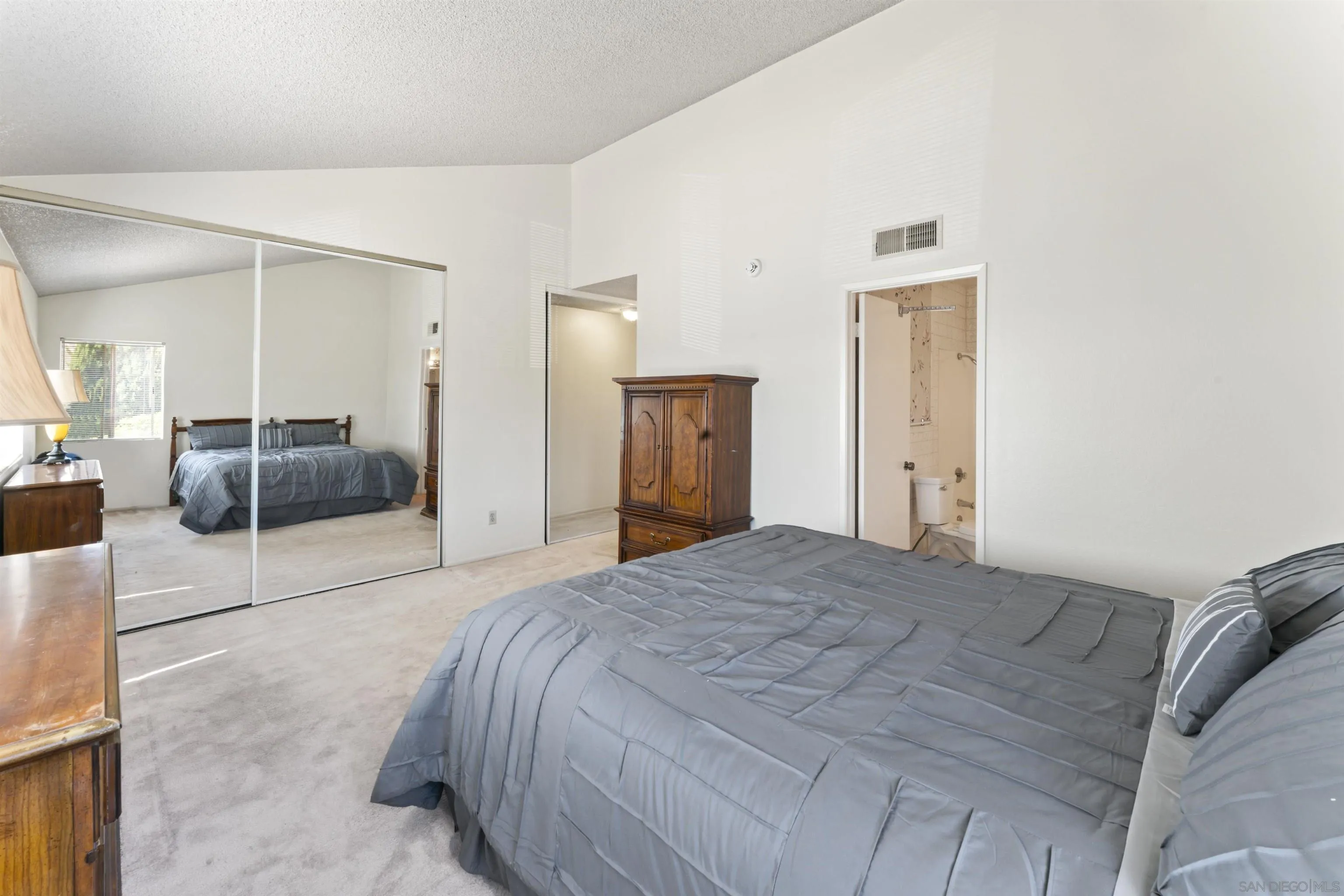 https://cdn.realtyfeed.com/cdn/127/250032266/8a7beabac74b83c394bf2f5f4f35088a.webp