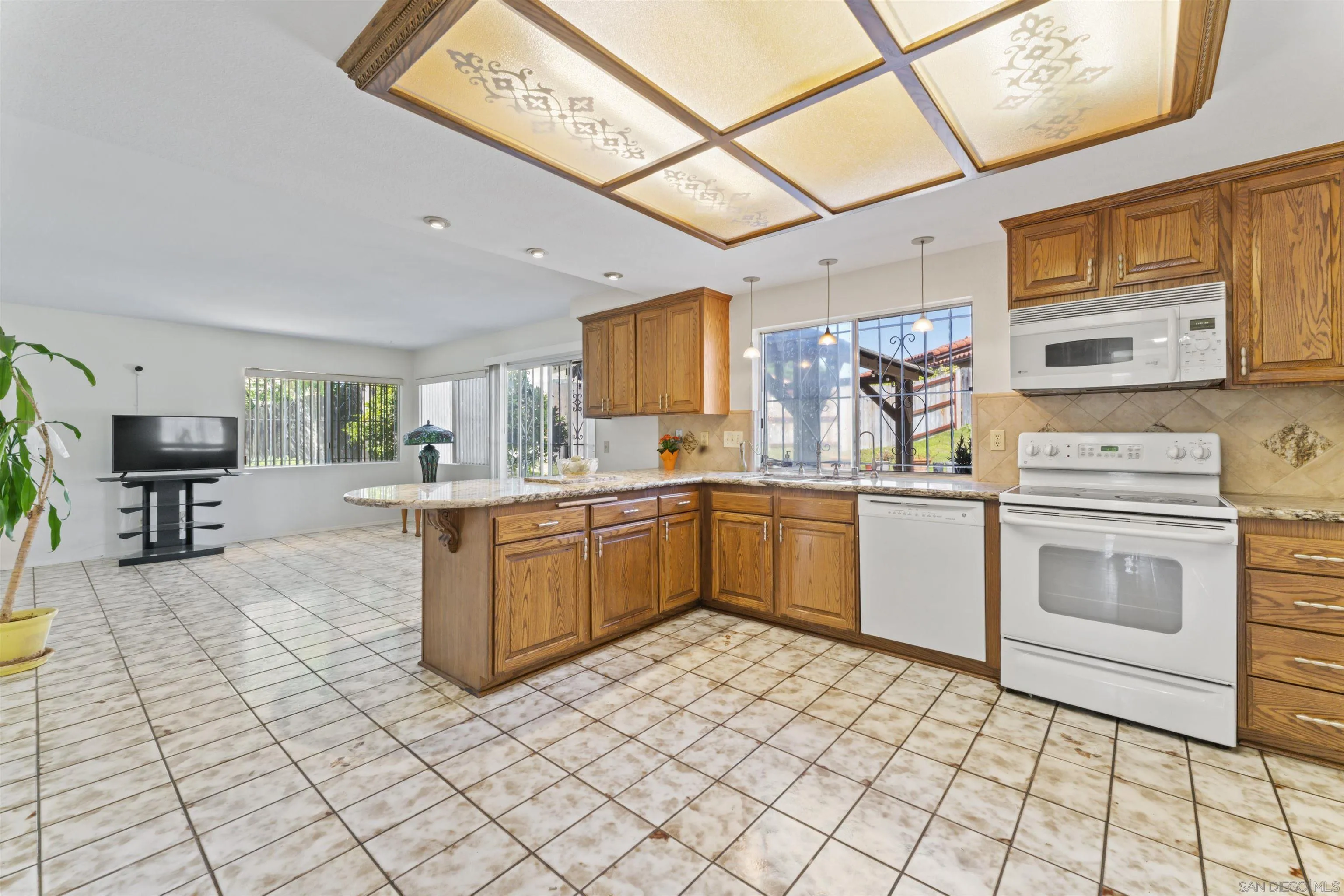 https://cdn.realtyfeed.com/cdn/127/250032266/adc2d0d07838337c0af9eb352774597a.webp