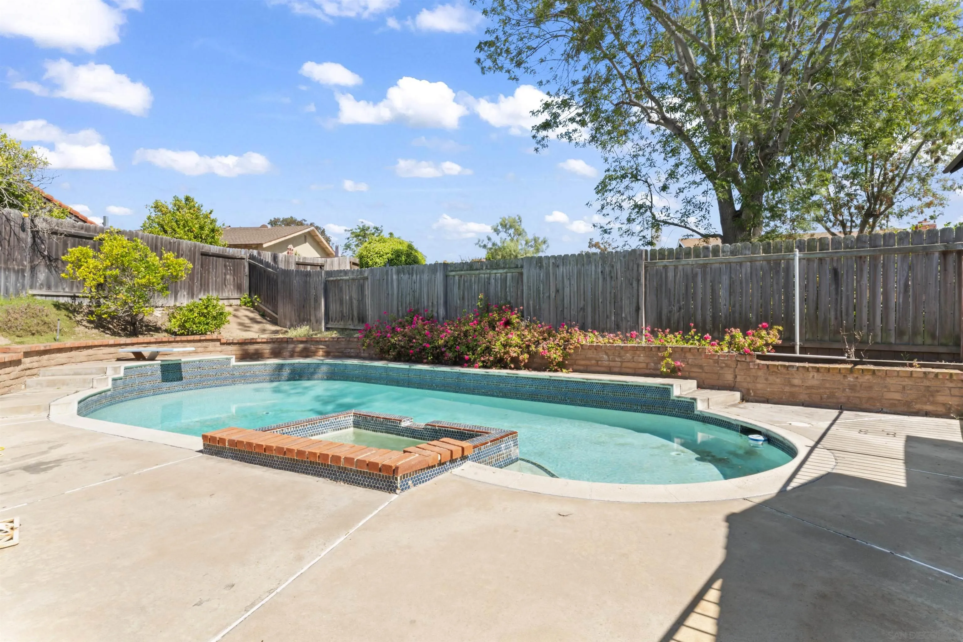 https://cdn.realtyfeed.com/cdn/127/250032266/bc001d997f110673dd867763ddb4a65c.webp