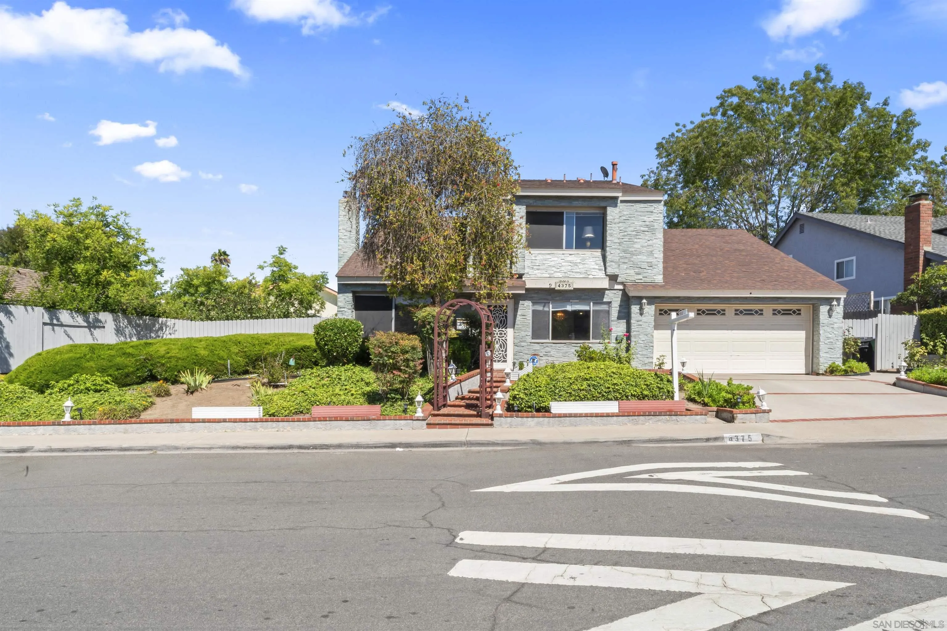 https://cdn.realtyfeed.com/cdn/127/250032266/c1d93630cea89a14f1f6c00536aeba3a.webp