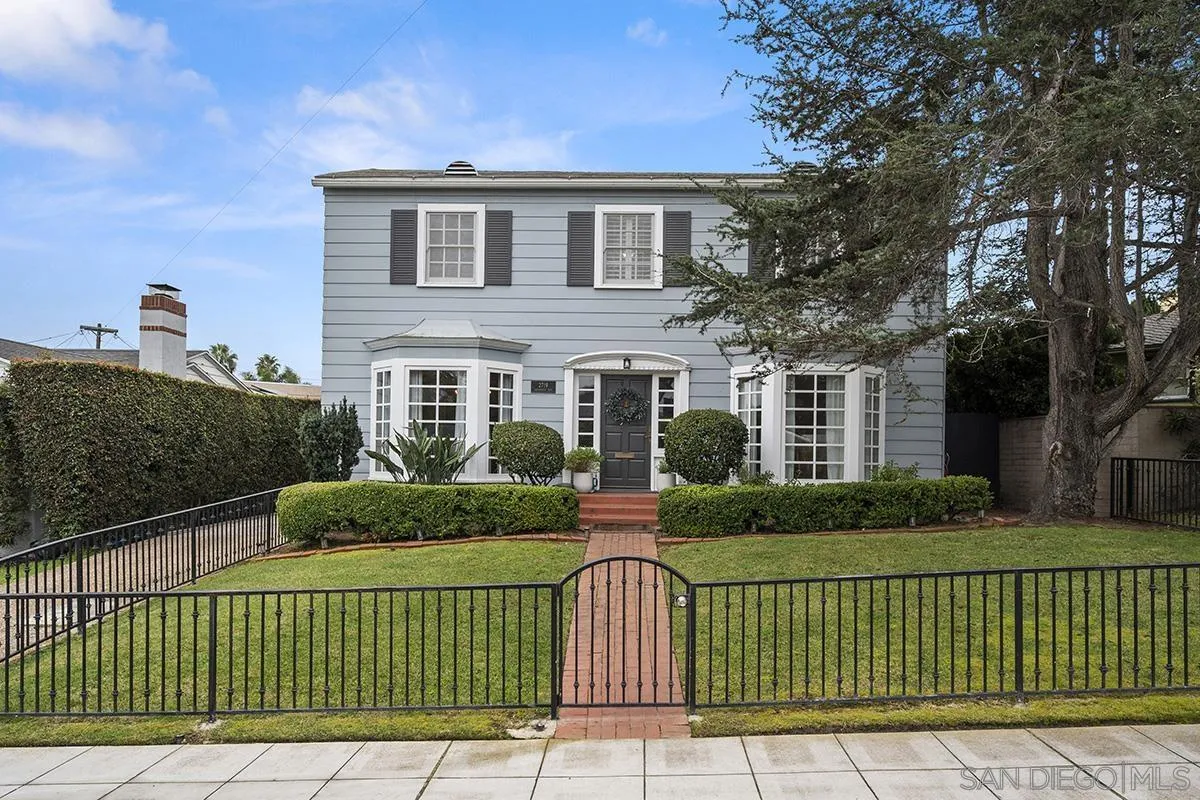 2719 Chatsworth