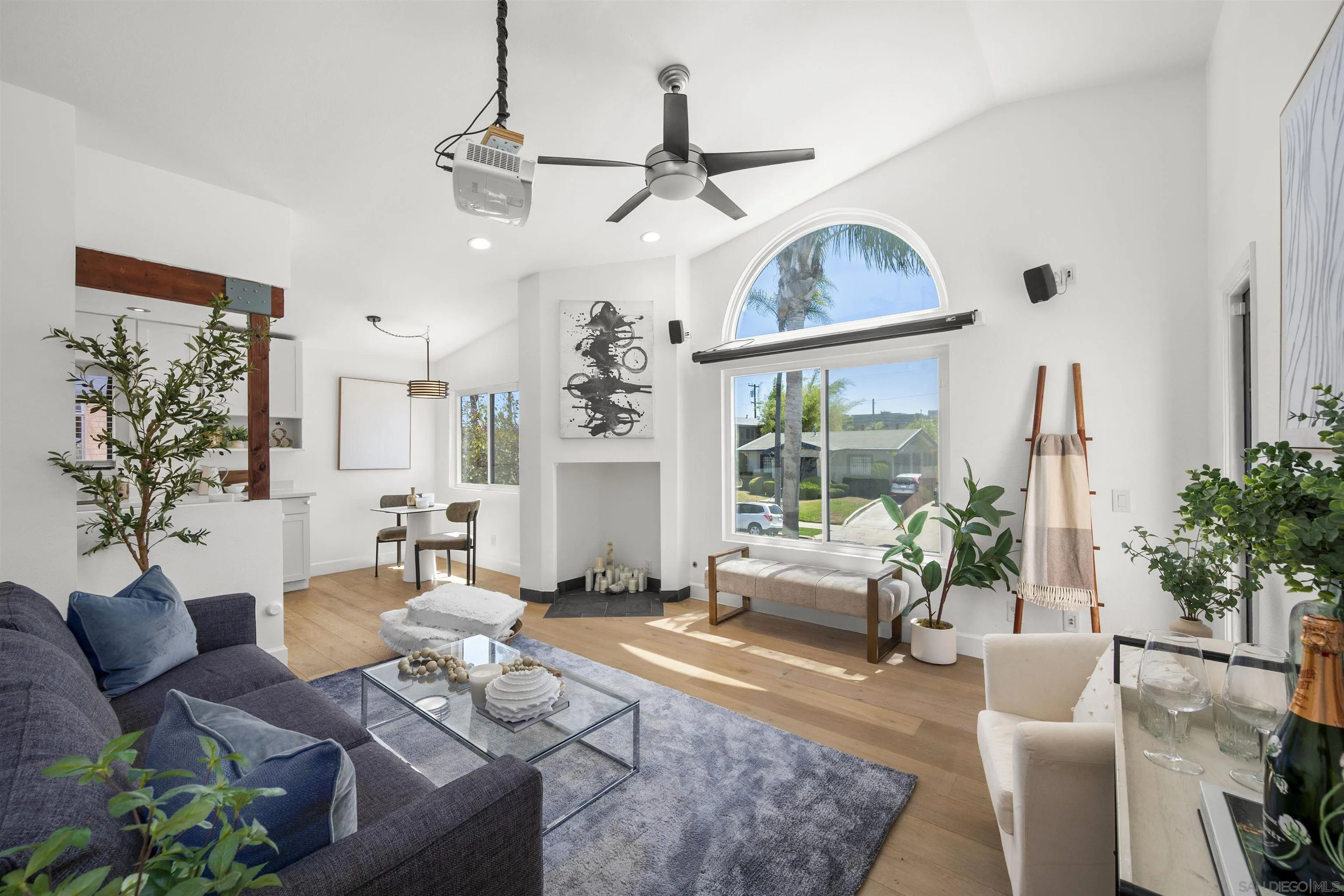 Photo #2: 250032282 Listing 