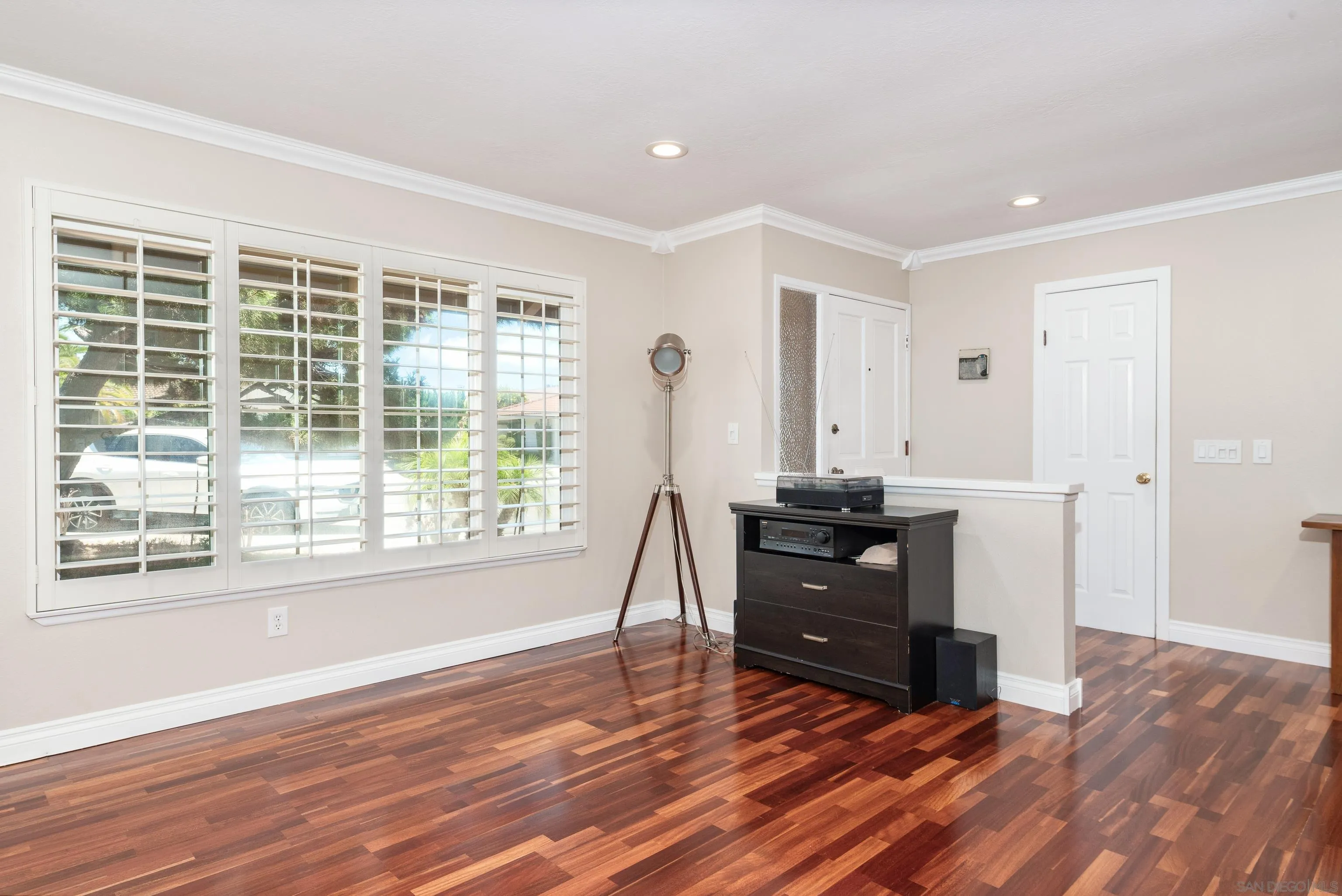 https://cdn.realtyfeed.com/cdn/127/250032294/0c674301463414fce77865ae4ef3dac3.webp
