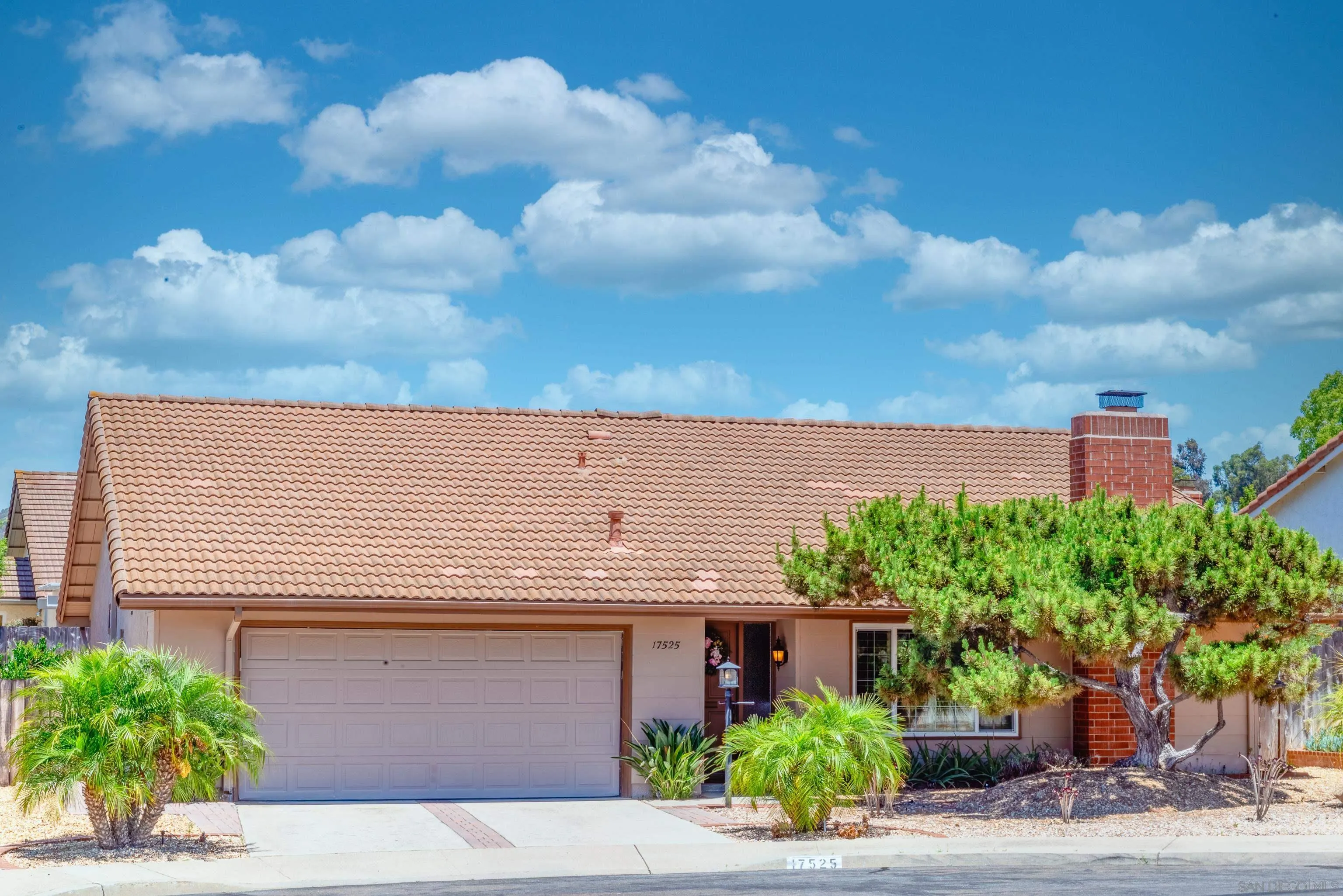 https://cdn.realtyfeed.com/cdn/127/250032294/1adf354d1c854a900cc13b46be4c8ef0.webp