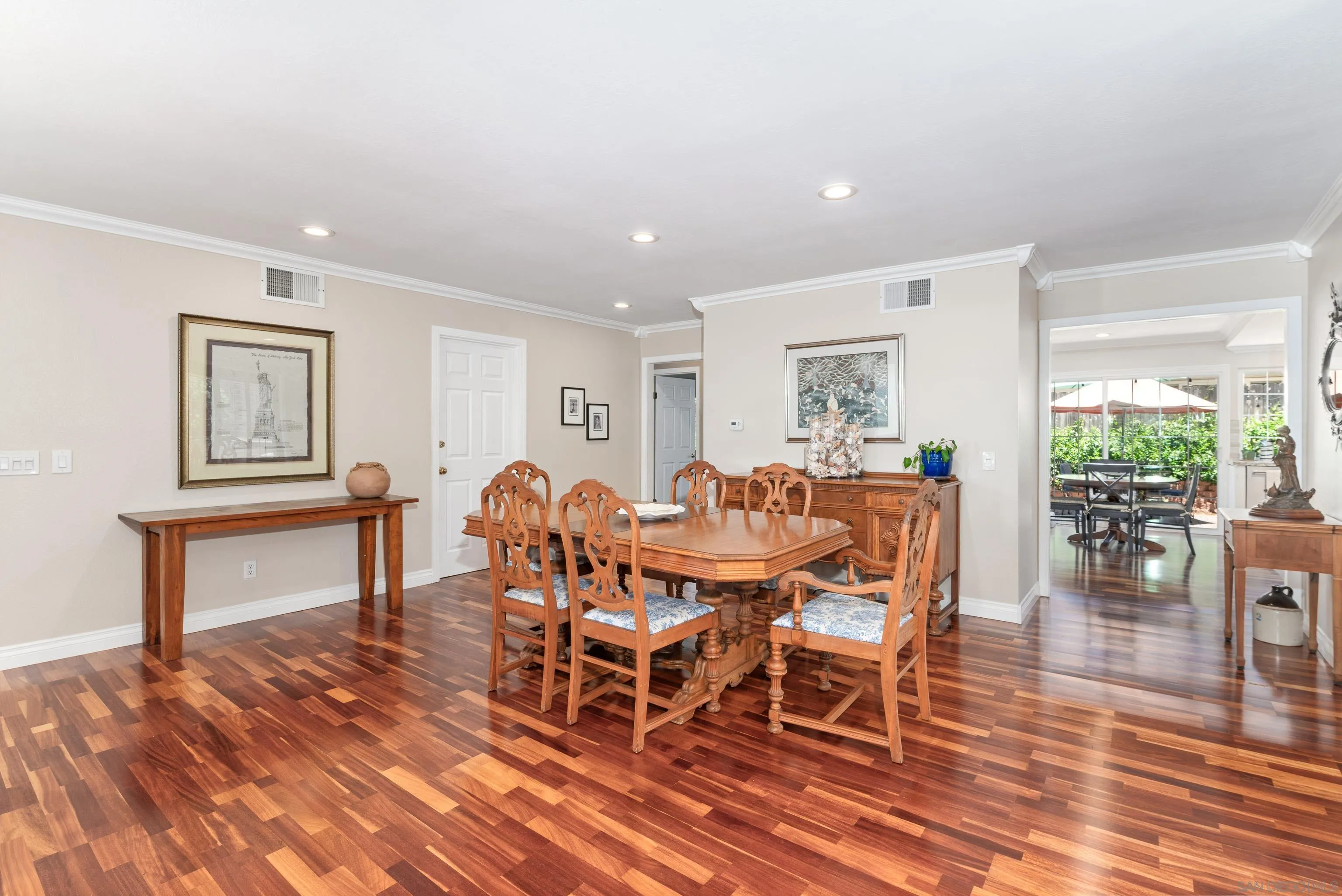 https://cdn.realtyfeed.com/cdn/127/250032294/22601cb2696eeae915ccb25699e9f182.webp