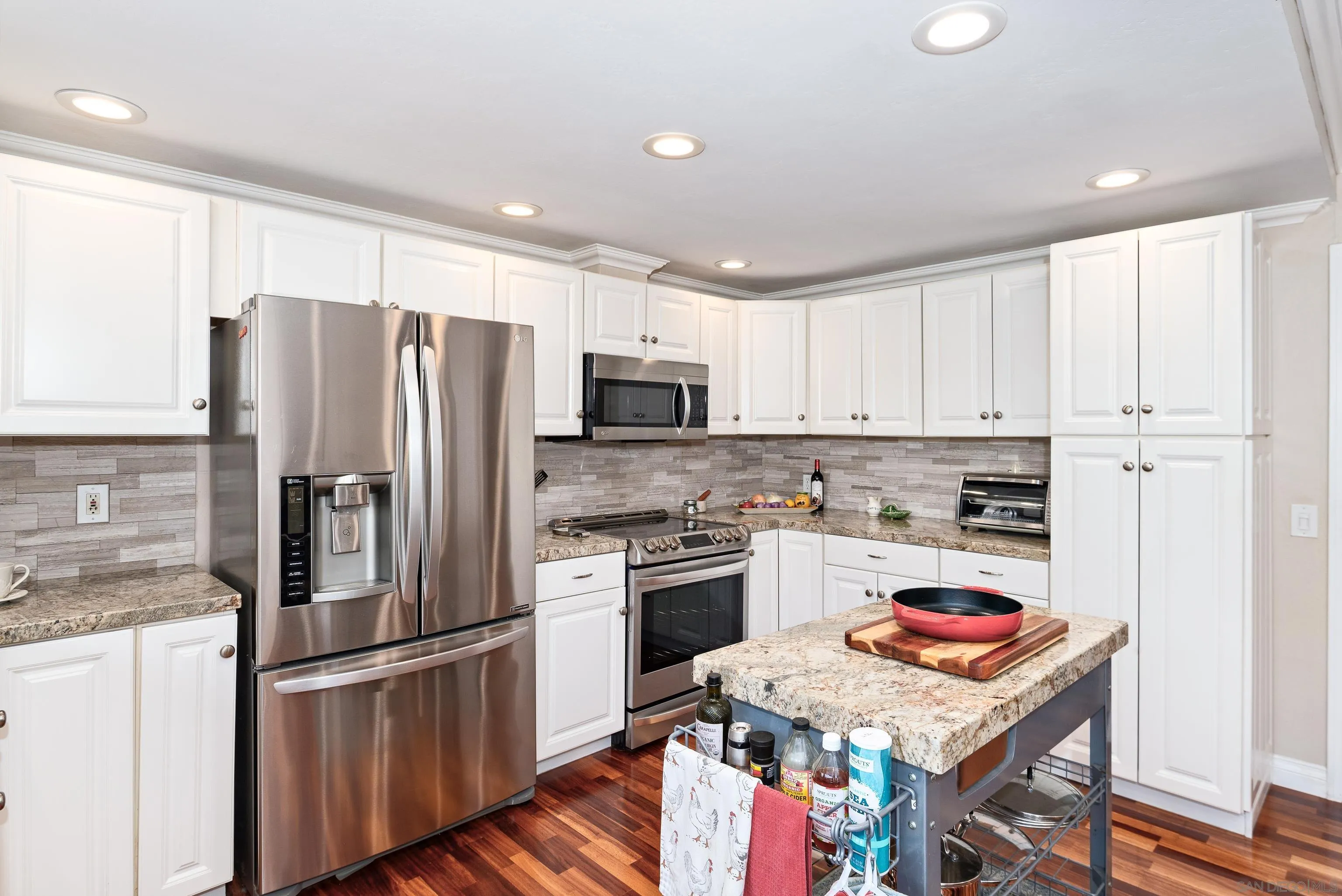 https://cdn.realtyfeed.com/cdn/127/250032294/edb4d2e08937530ee87f25562302f4ff.webp