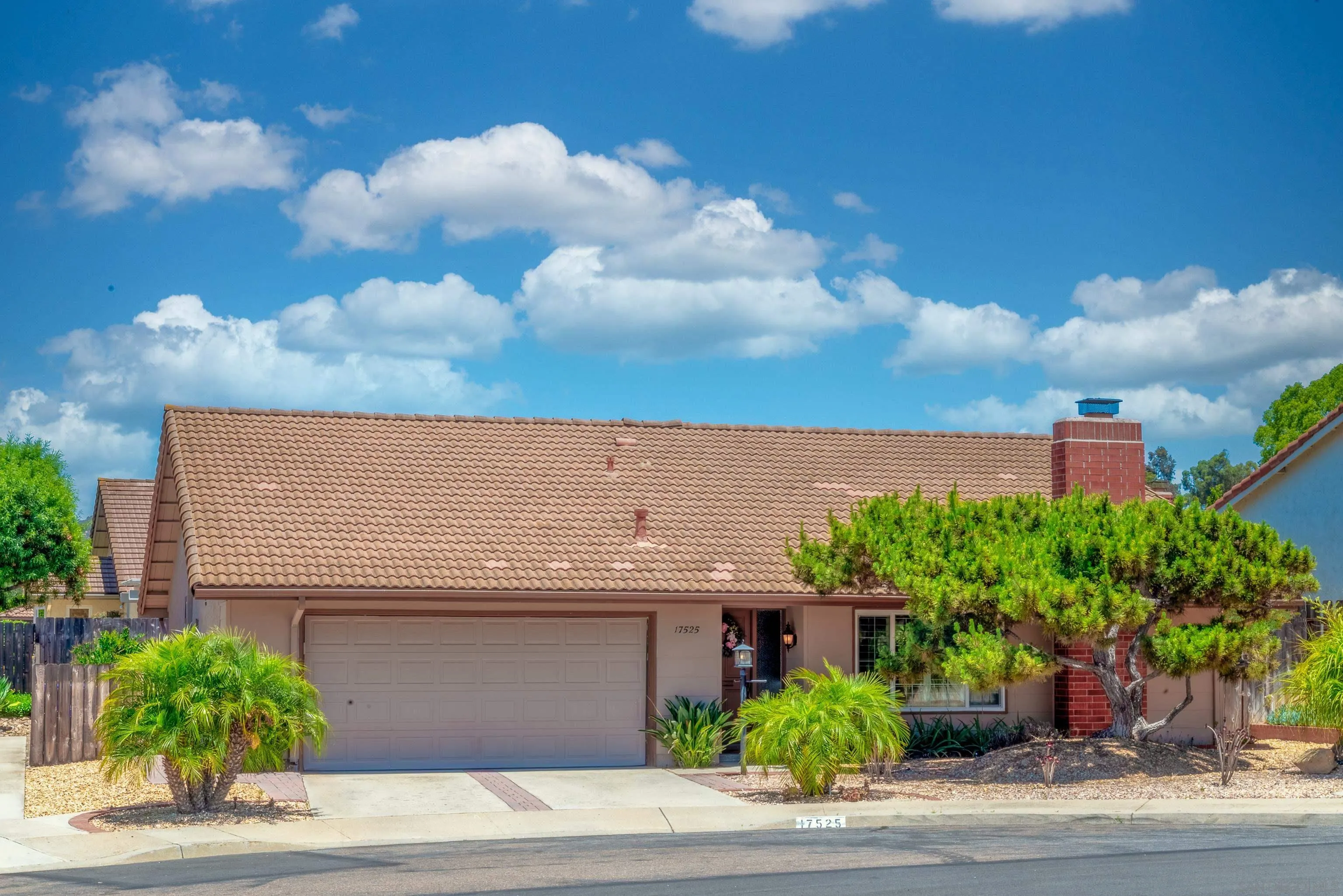 https://cdn.realtyfeed.com/cdn/127/250032294/f9f7d34653a696d8eb5ba821aed9d3b2.webp