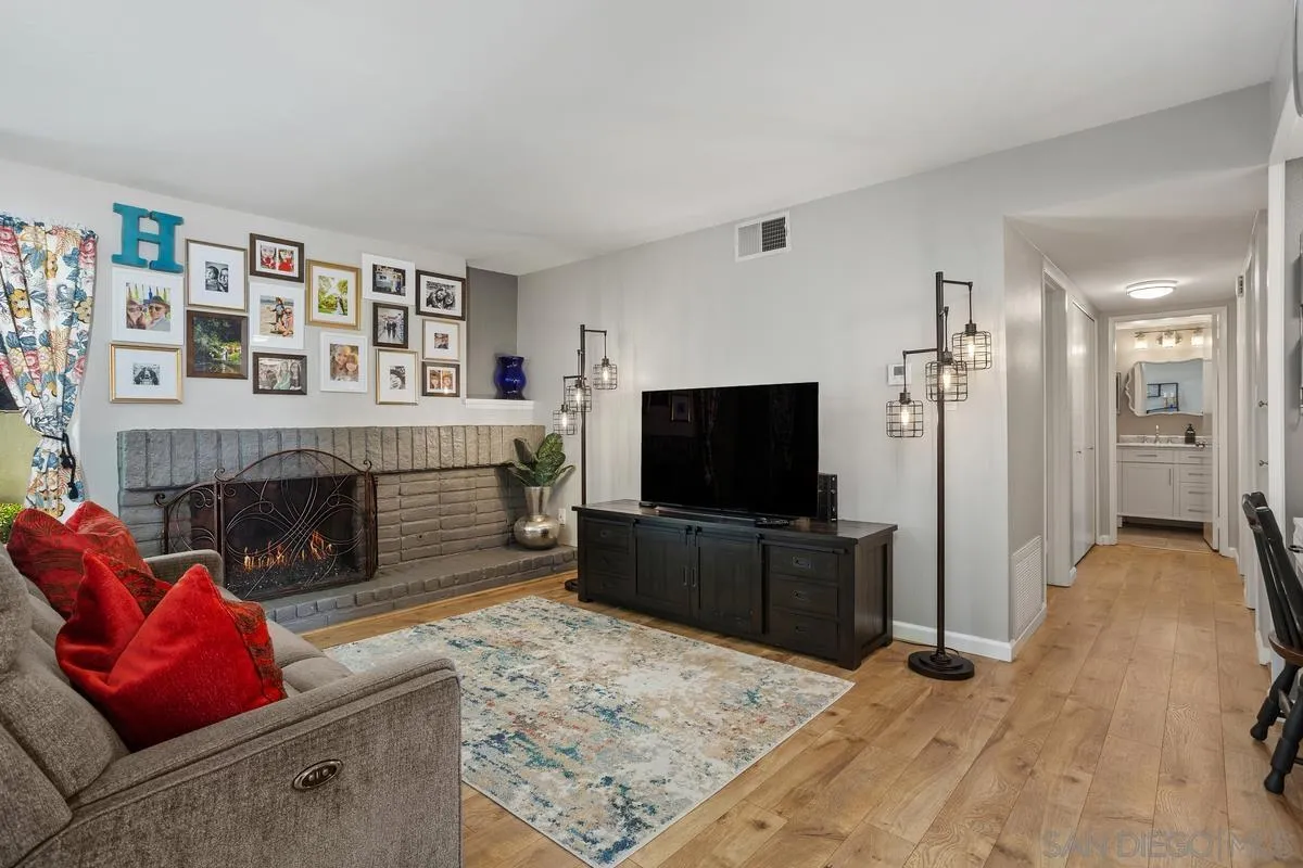 Photo #2: 250032298 Listing 