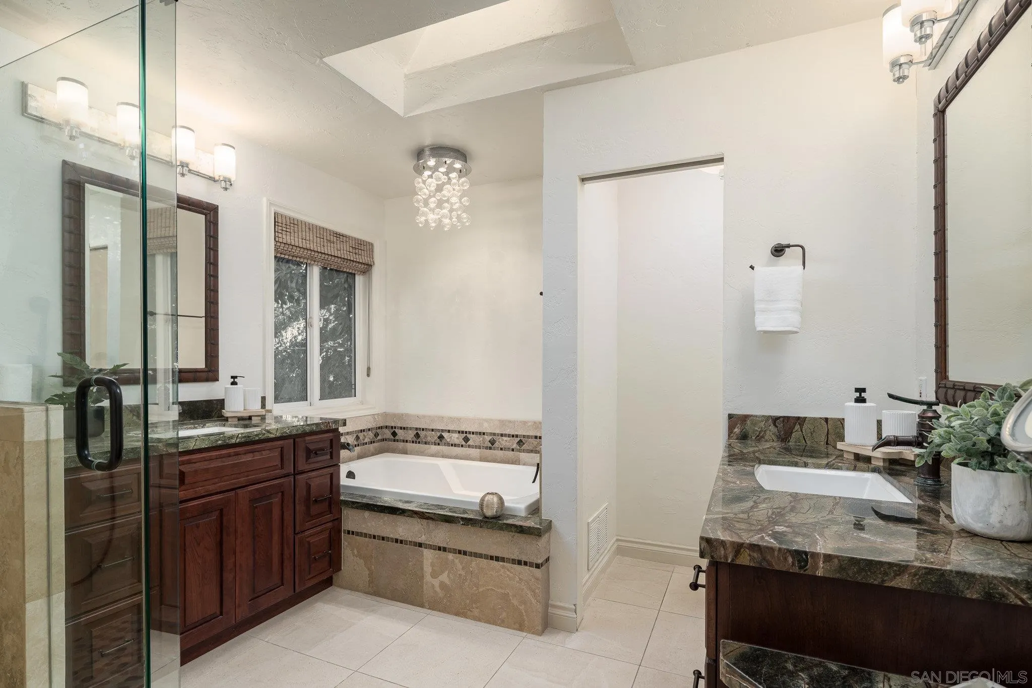 https://cdn.realtyfeed.com/cdn/127/250032299/f1150e0b9ea2f3369ee89c9af933114c.webp
