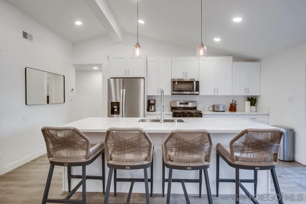 https://cdn.realtyfeed.com/cdn/127/250032306/1be87895171e49811105d1bf99d68489.webp