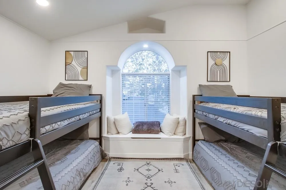 https://cdn.realtyfeed.com/cdn/127/250032306/37d0743738f34433d6e8bbce55ac7530.webp
