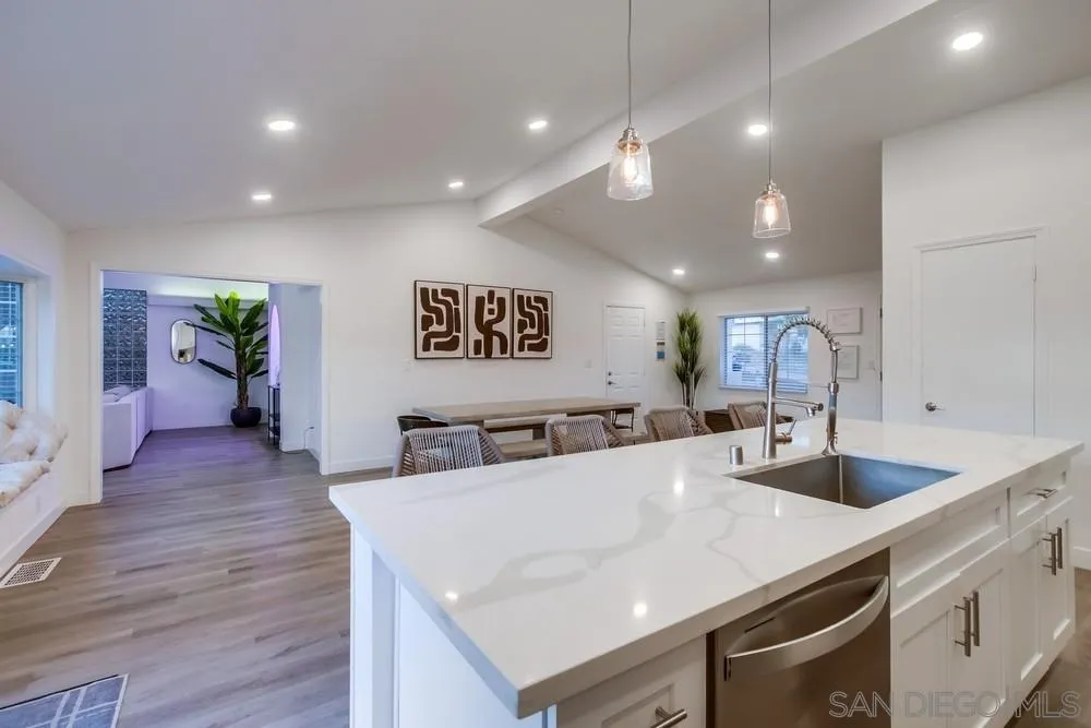 https://cdn.realtyfeed.com/cdn/127/250032306/5bb3d957621f5f4fa71b61e76d4156b0.webp