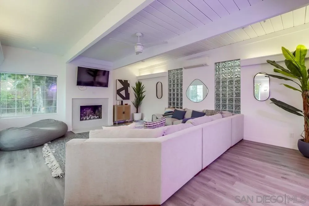 https://cdn.realtyfeed.com/cdn/127/250032306/805404520ecfae9a0219e4f6839e1701.webp