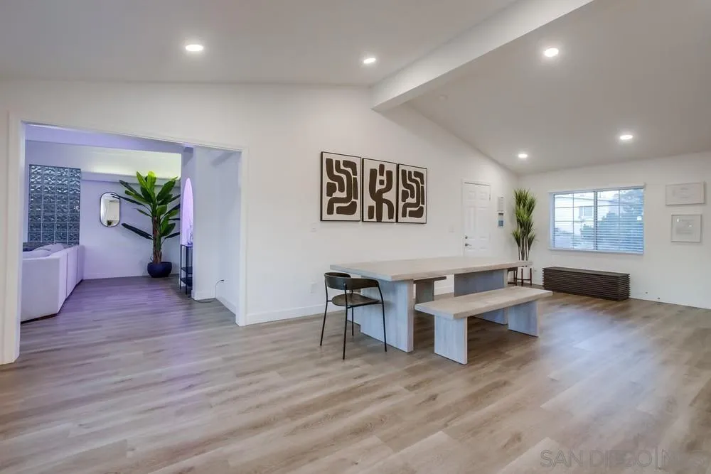 https://cdn.realtyfeed.com/cdn/127/250032306/864ff315e9cec89f28cf3f9ccff2fe78.webp