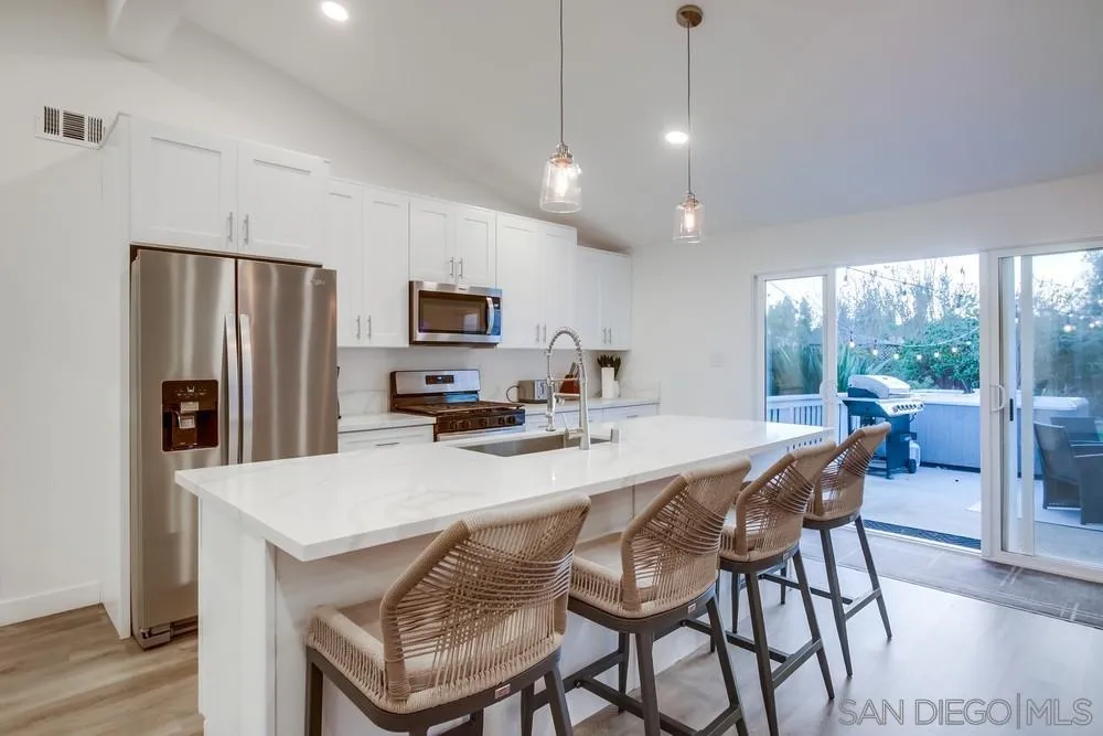 https://cdn.realtyfeed.com/cdn/127/250032306/8ab2a7b49276bea0441abb816acb425e.webp