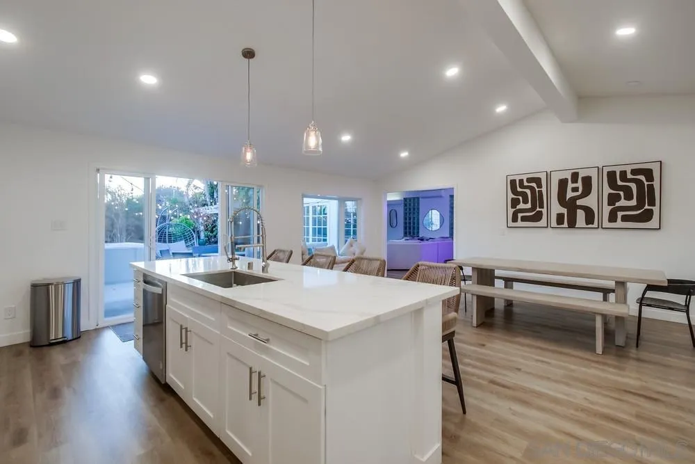 https://cdn.realtyfeed.com/cdn/127/250032306/95b8e8084a899f044207bed2ee491b0d.webp