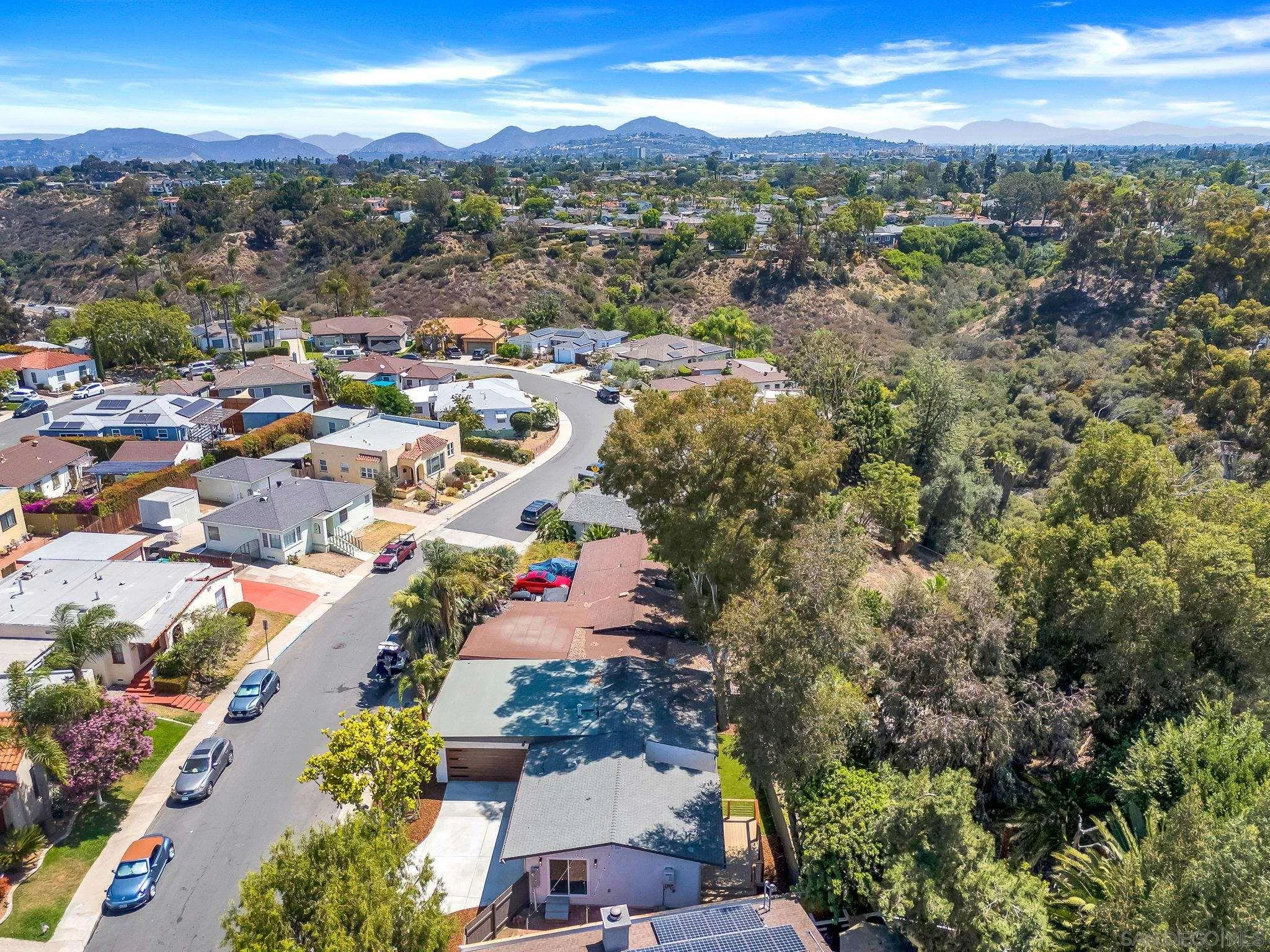 https://cdn.realtyfeed.com/cdn/127/250032320/032659d8e634a8d98eea0b82726d82ab.webp