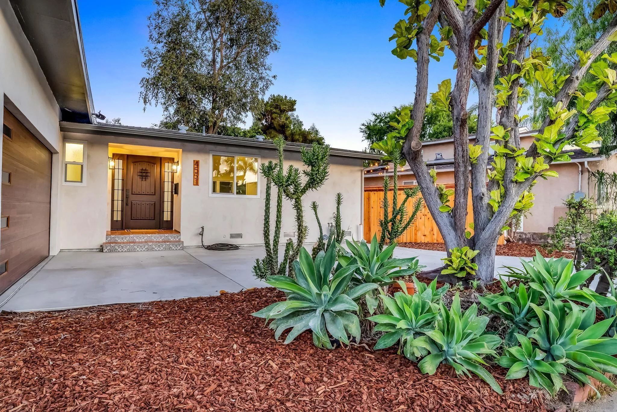 4551 Highland Ave
