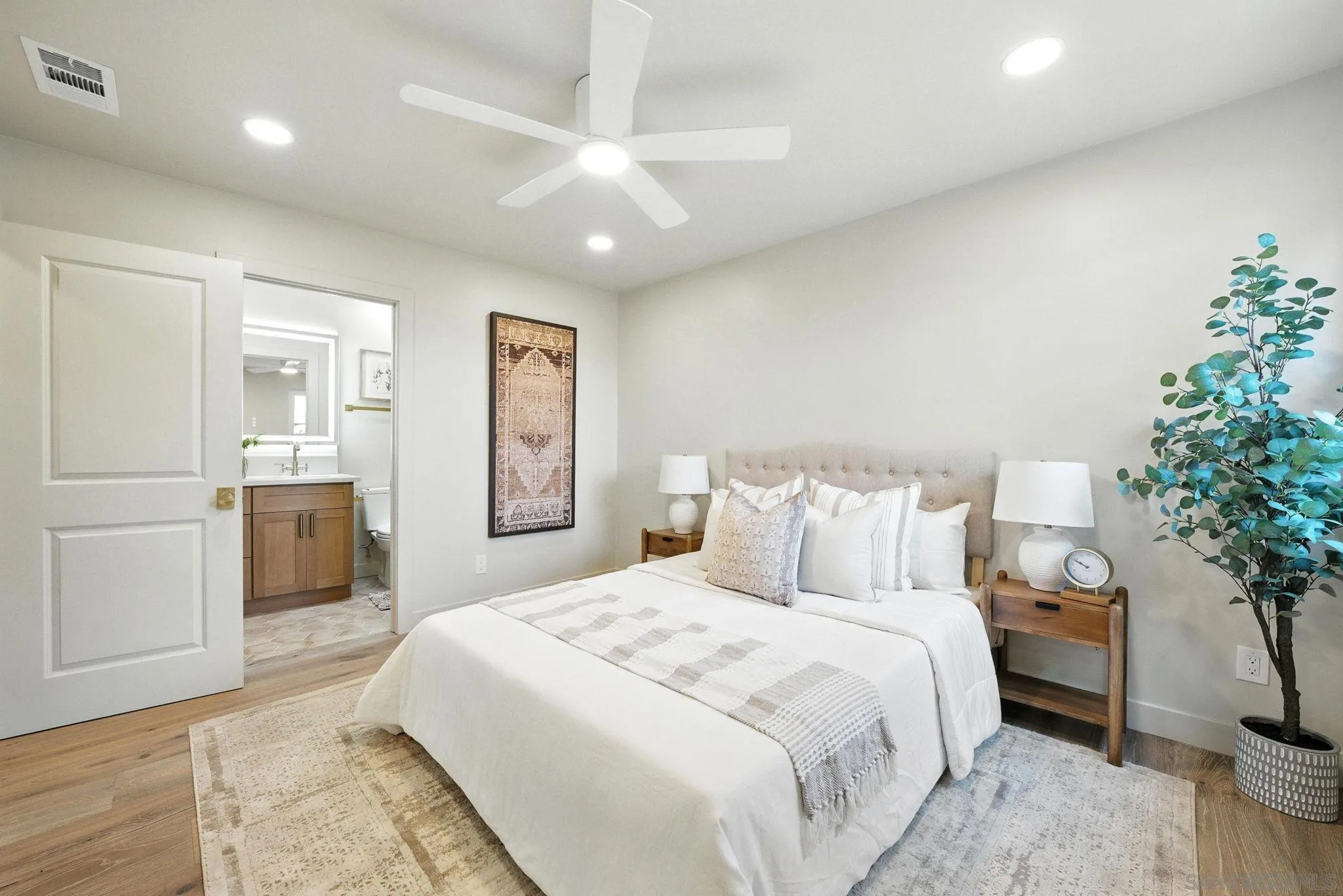 https://cdn.realtyfeed.com/cdn/127/250032320/59076d47a934e73faeeea17a5b3e15ee.webp