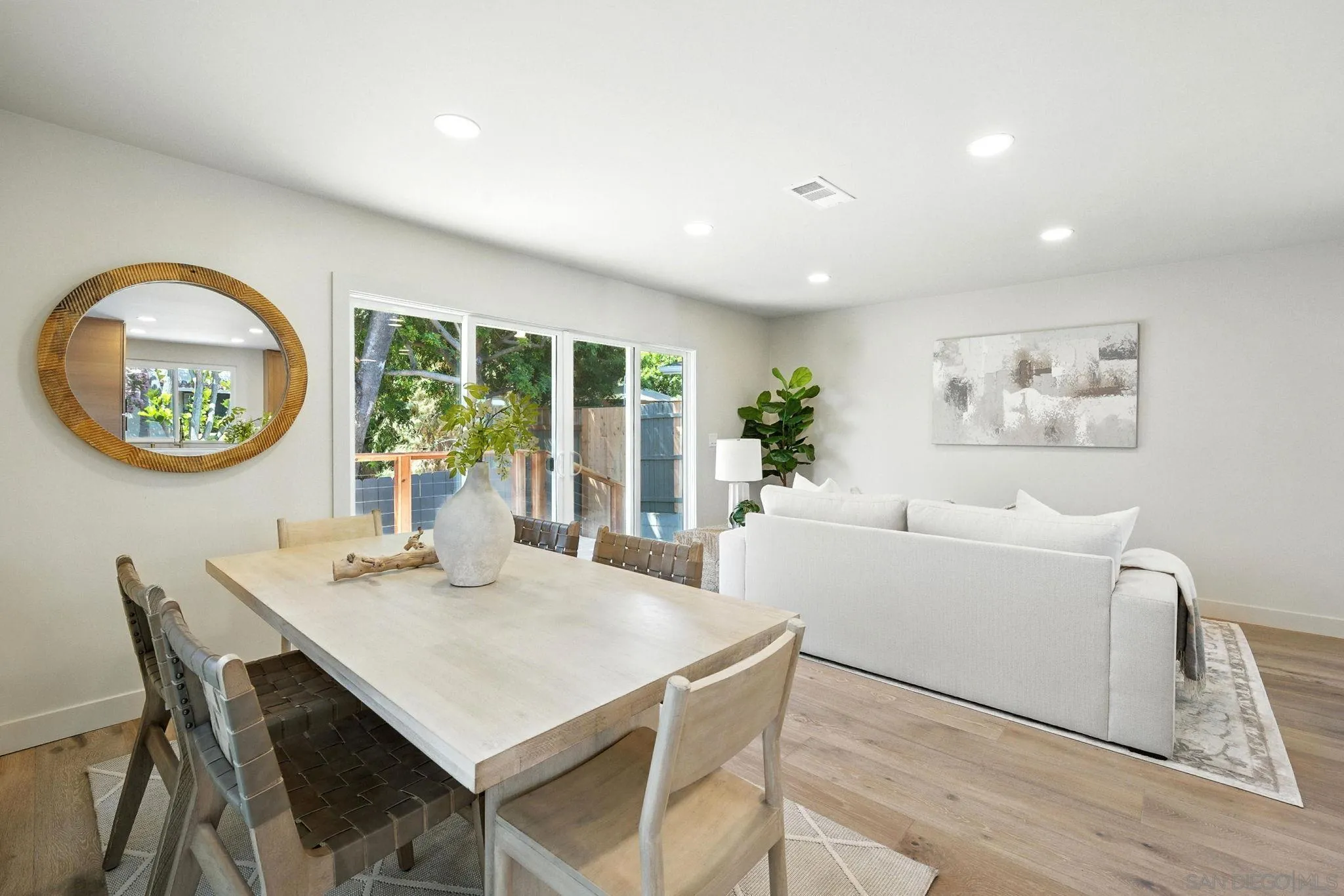 https://cdn.realtyfeed.com/cdn/127/250032320/70889fd0e0552bbf5d16ad2fde3d5af6.webp