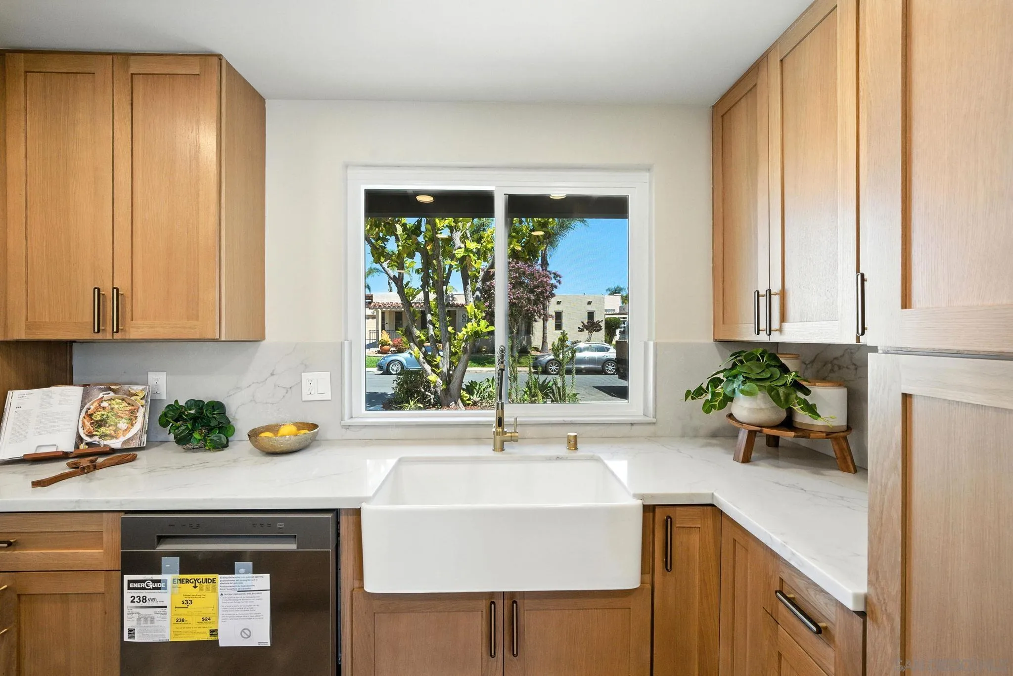 https://cdn.realtyfeed.com/cdn/127/250032320/8da0b7b6f0d34a875a74c3d67867ad25.webp