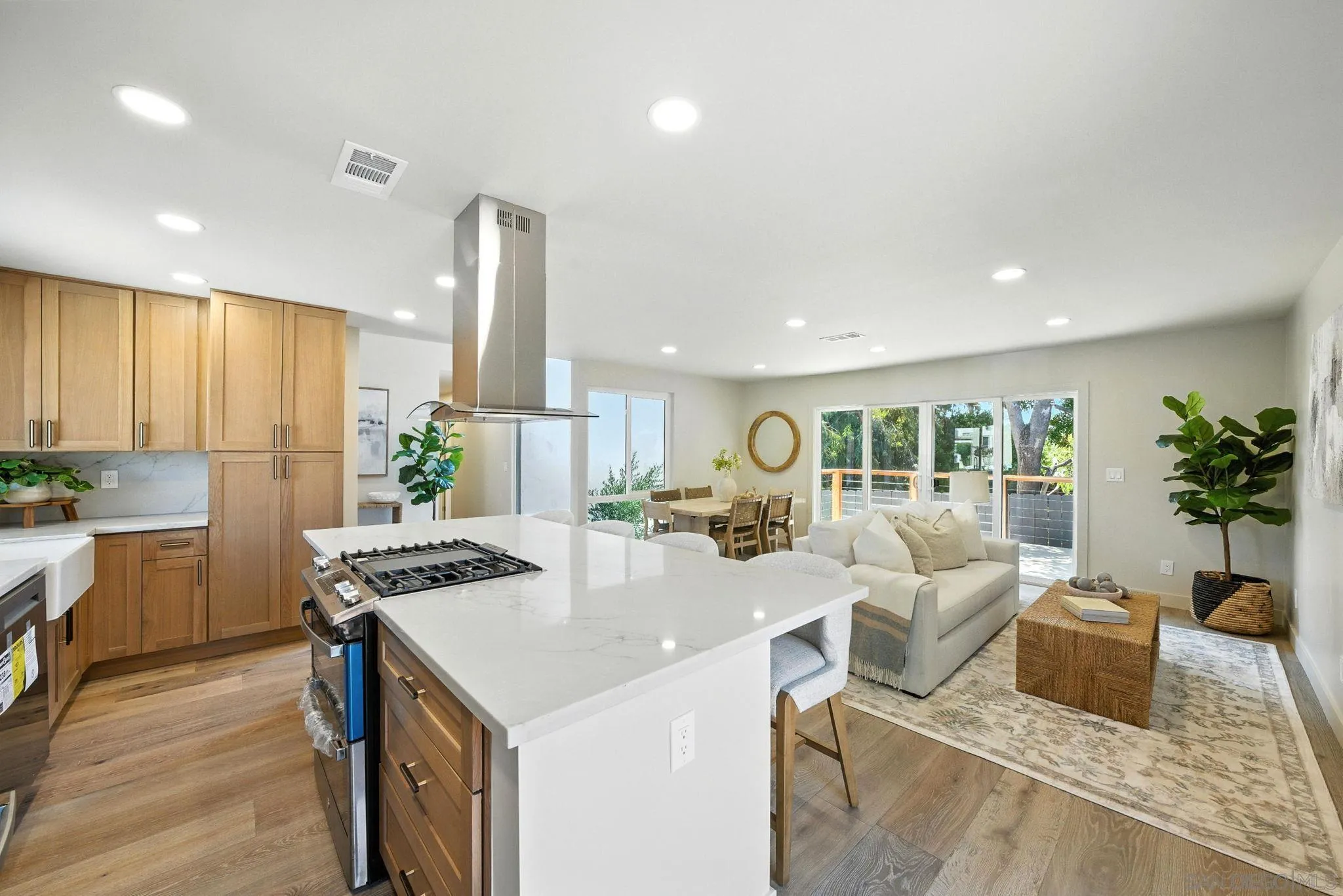 https://cdn.realtyfeed.com/cdn/127/250032320/ad13f4cdf6b4efa970ff87dbaae446fc.webp