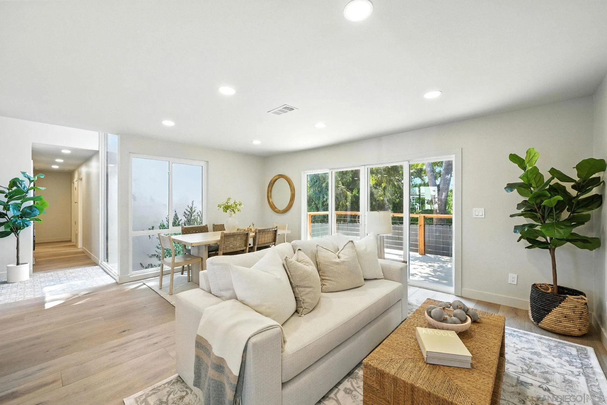 https://cdn.realtyfeed.com/cdn/127/250032320/baab15d2bcafe81f20a78eeeb8cf5b1d.webp