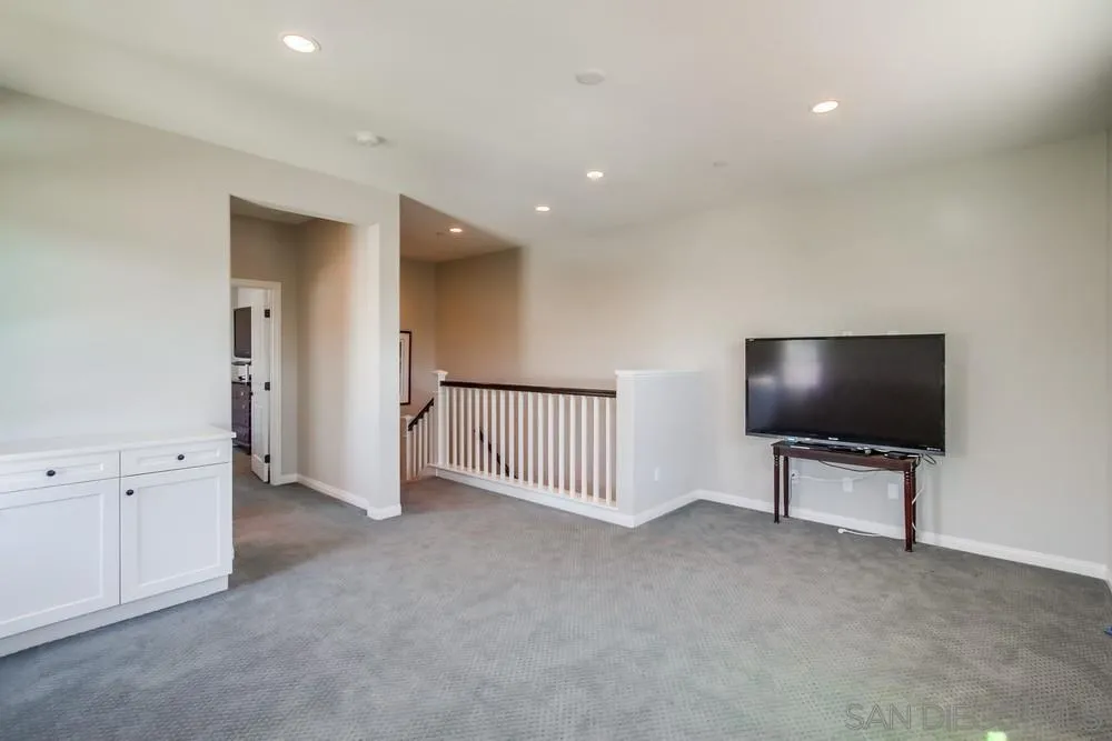 https://cdn.realtyfeed.com/cdn/127/250032328/4deaf1a0bc3812d67bd564a396841cfb.webp