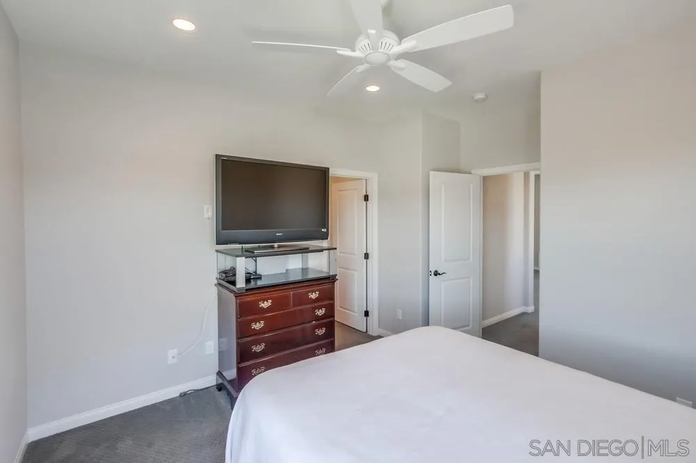 https://cdn.realtyfeed.com/cdn/127/250032328/8a34d0526b6d8f1e7729f77063295a4d.webp