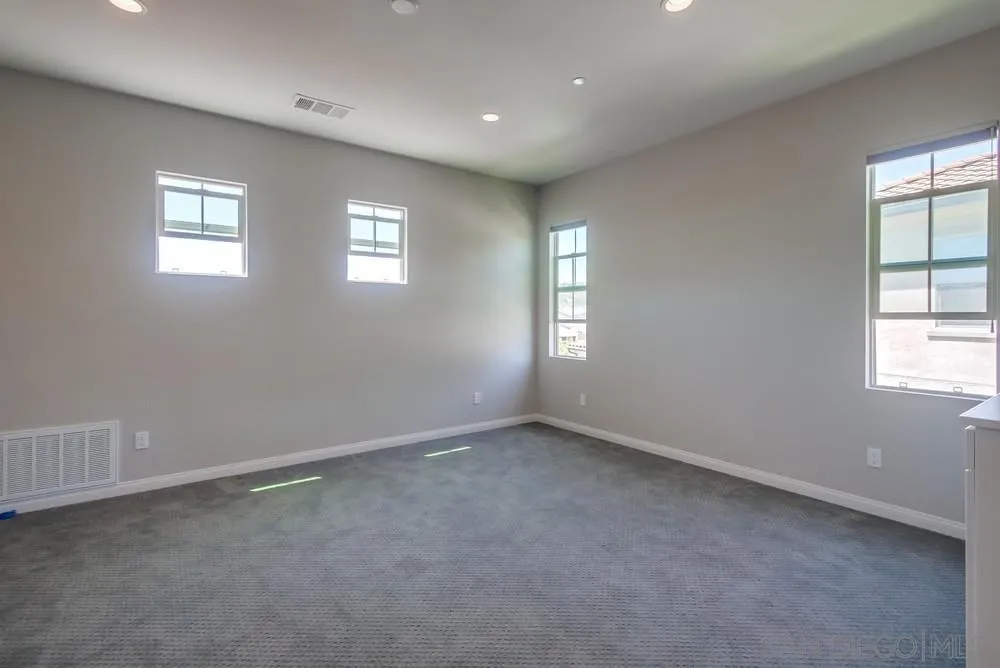 https://cdn.realtyfeed.com/cdn/127/250032328/c0940648fa4beef2c556e92b6bc35224.webp
