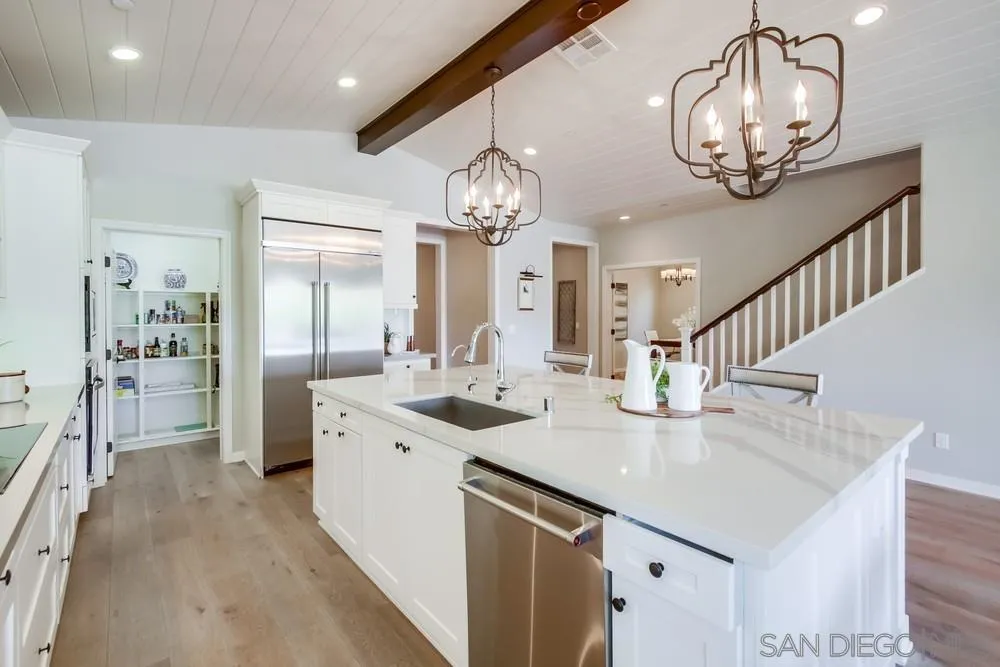 https://cdn.realtyfeed.com/cdn/127/250032328/ca640ac2360d6c4b21267c71a93256a5.webp