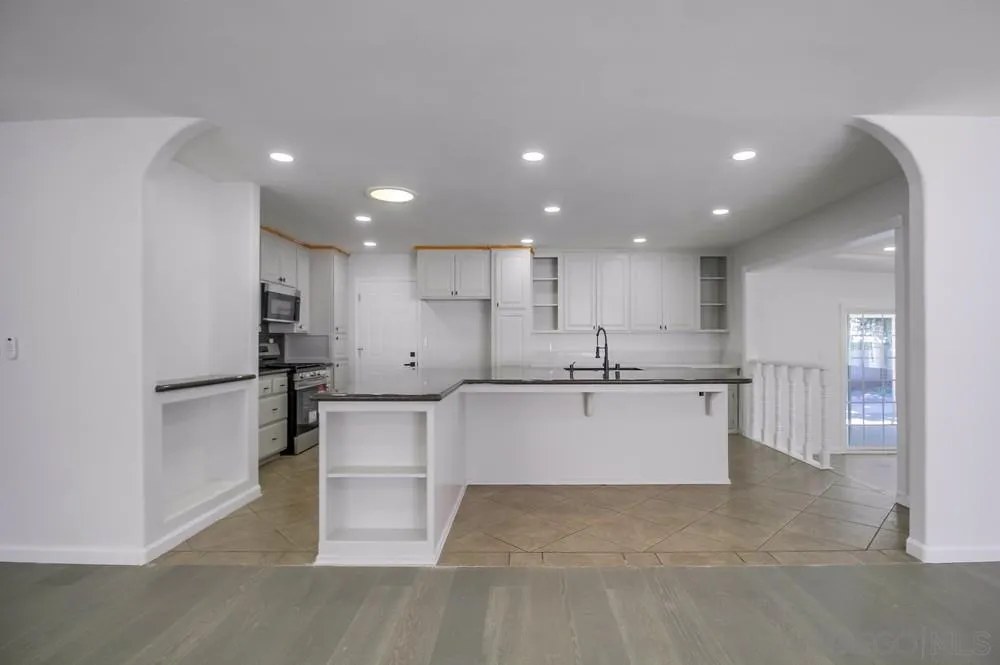 https://cdn.realtyfeed.com/cdn/127/250032346/435dfd2834a8c26365ae188908bd888d.webp