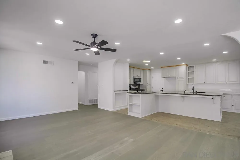 https://cdn.realtyfeed.com/cdn/127/250032346/deff34422cb367c573296fe9ee03fea0.webp