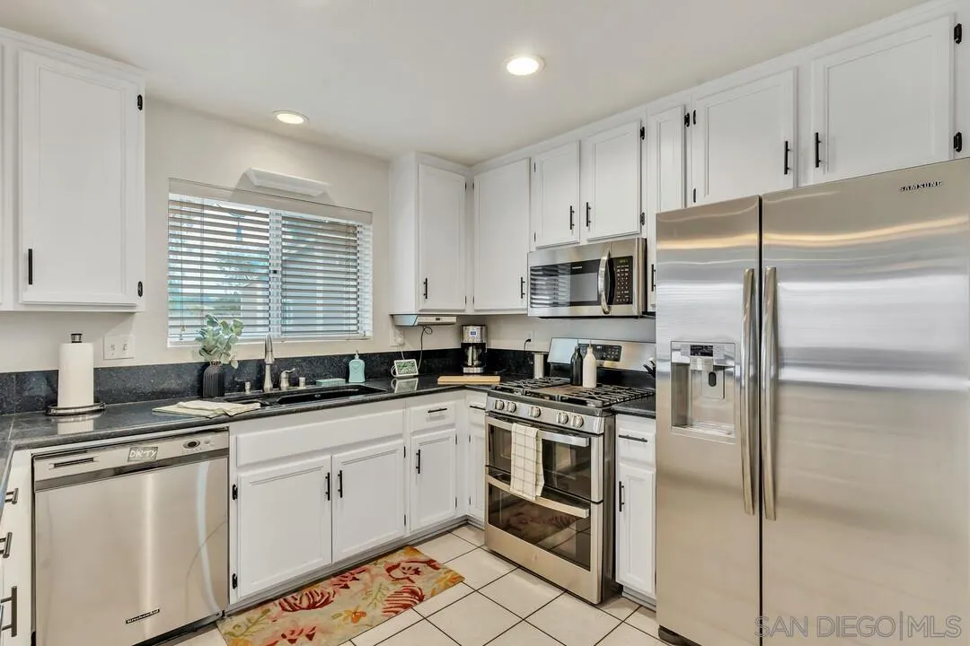 https://cdn.realtyfeed.com/cdn/127/250032351/ca17bb7cbb0541afc996b4183a019d41.webp