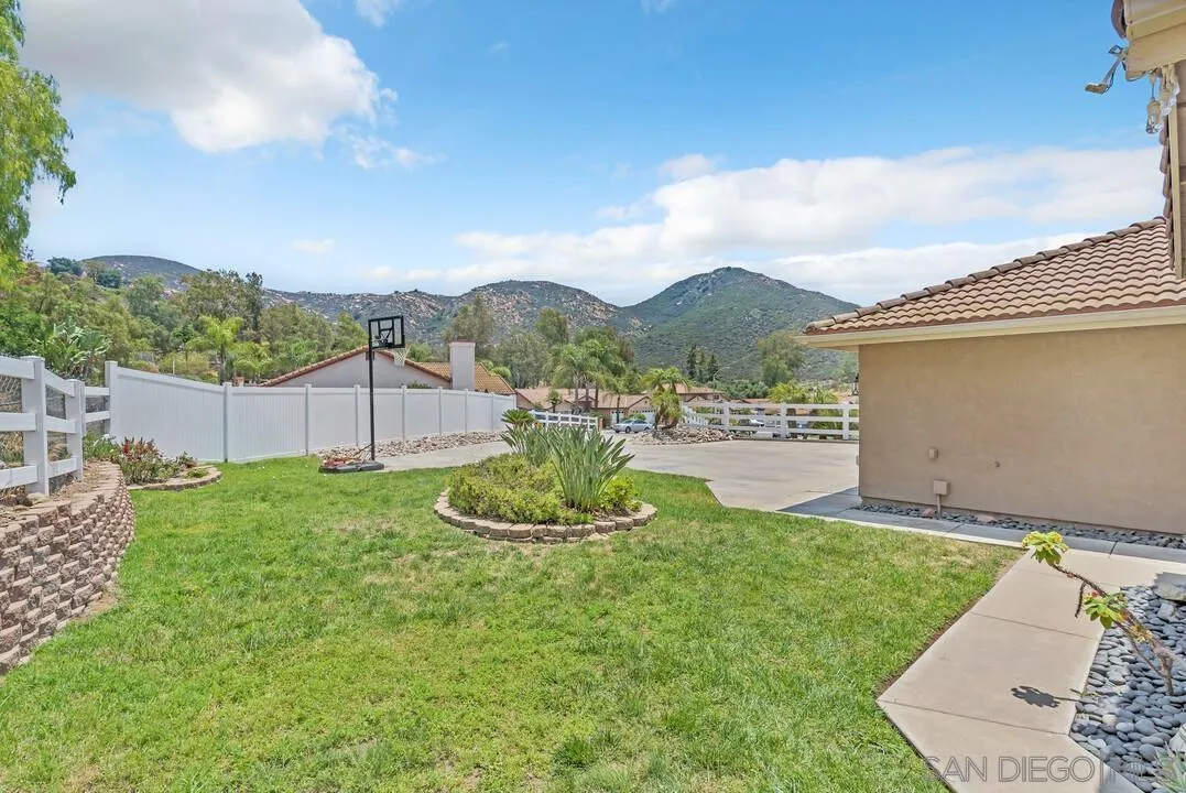 https://cdn.realtyfeed.com/cdn/127/250032351/f6c9387eff52614f8c81f93fcd8edccc.webp